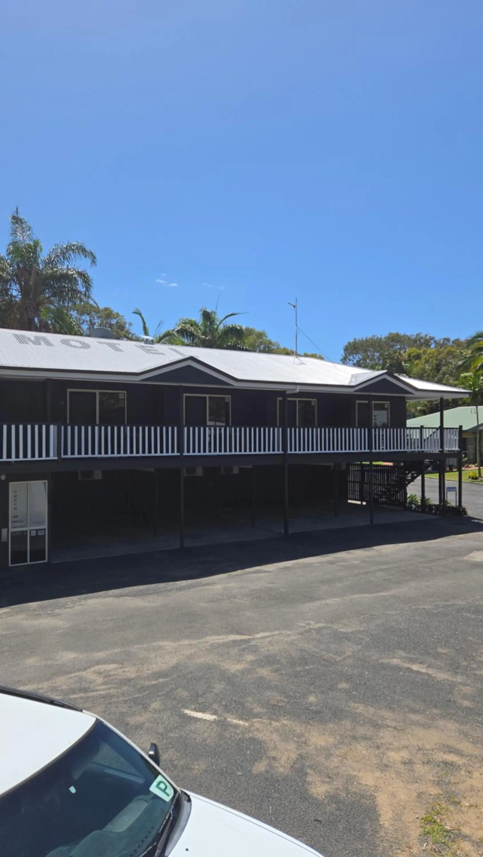 Property building in Agnes Palms Motel