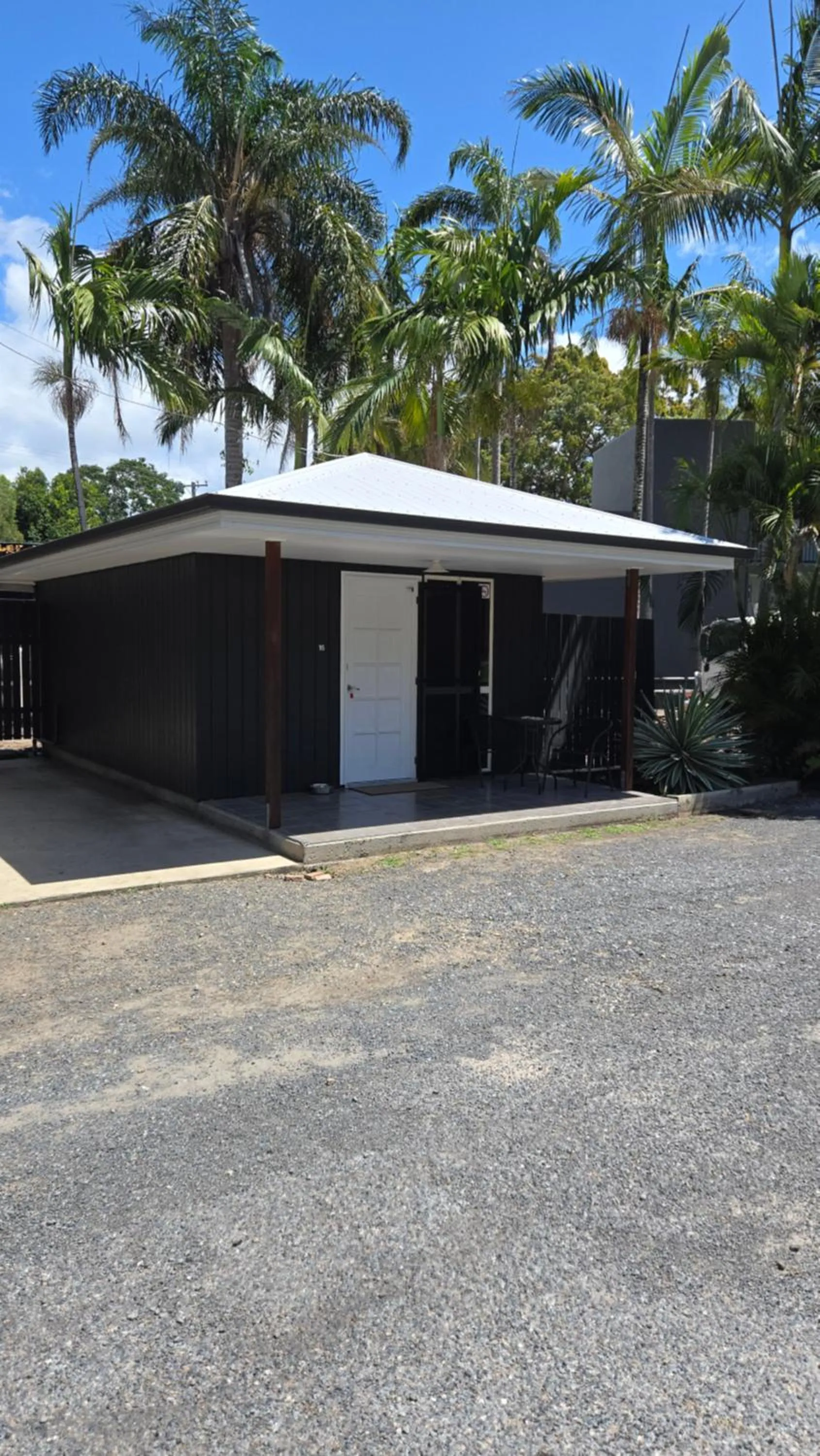 Property building in Agnes Palms Motel