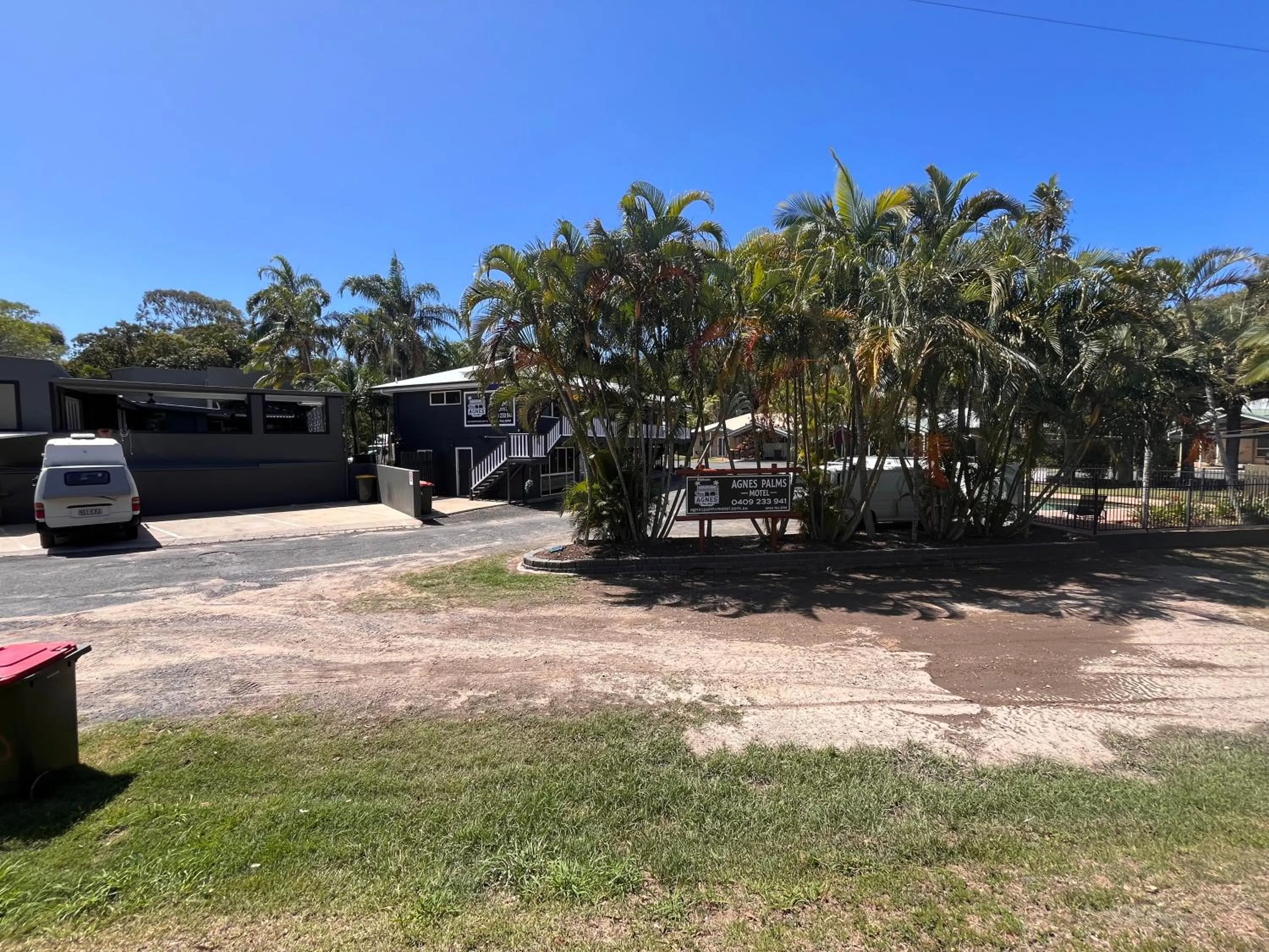 Property building in Agnes Palms Motel