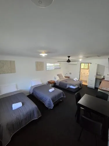 Agnes Palms Motel