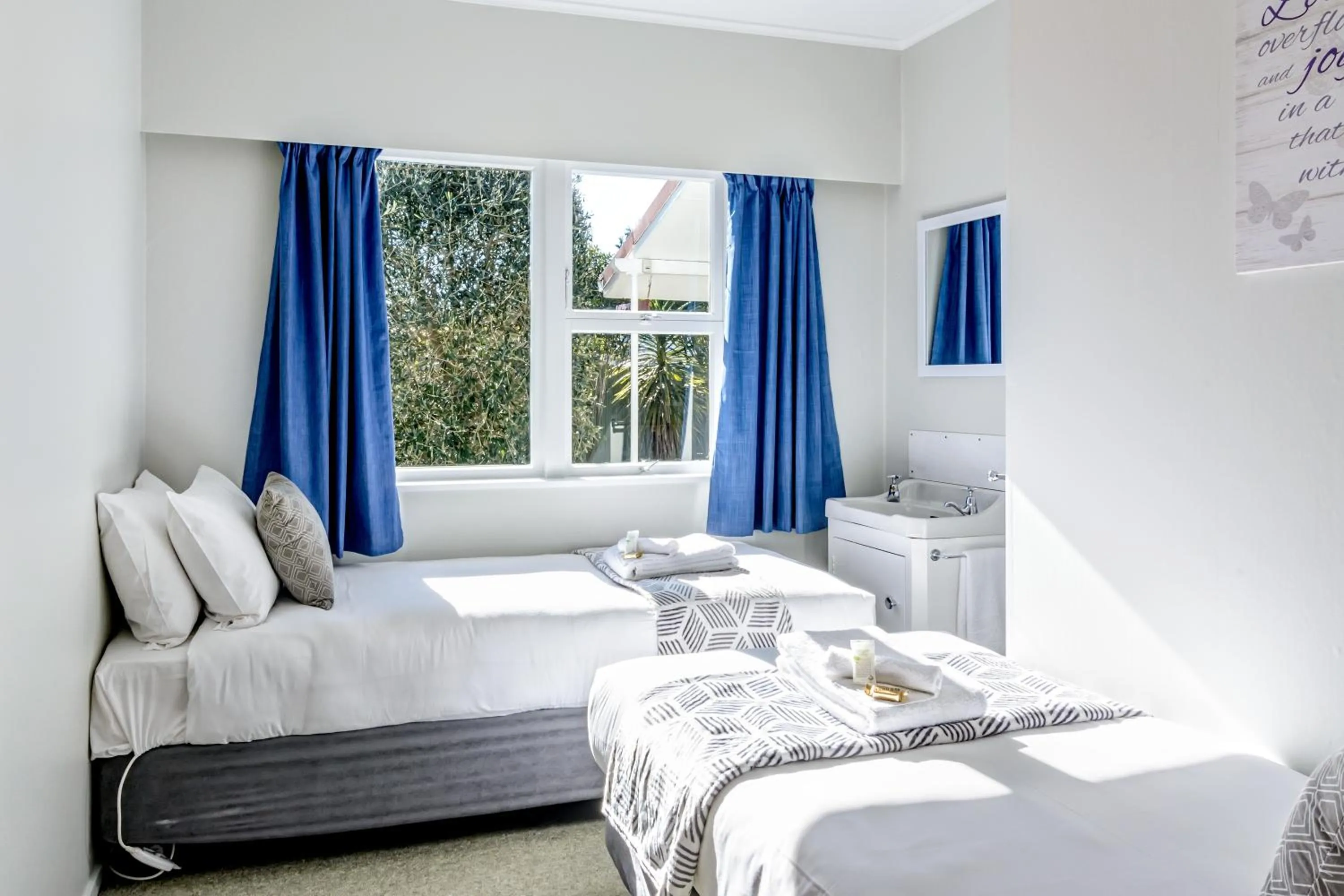 Bed in Abbey Court Motel