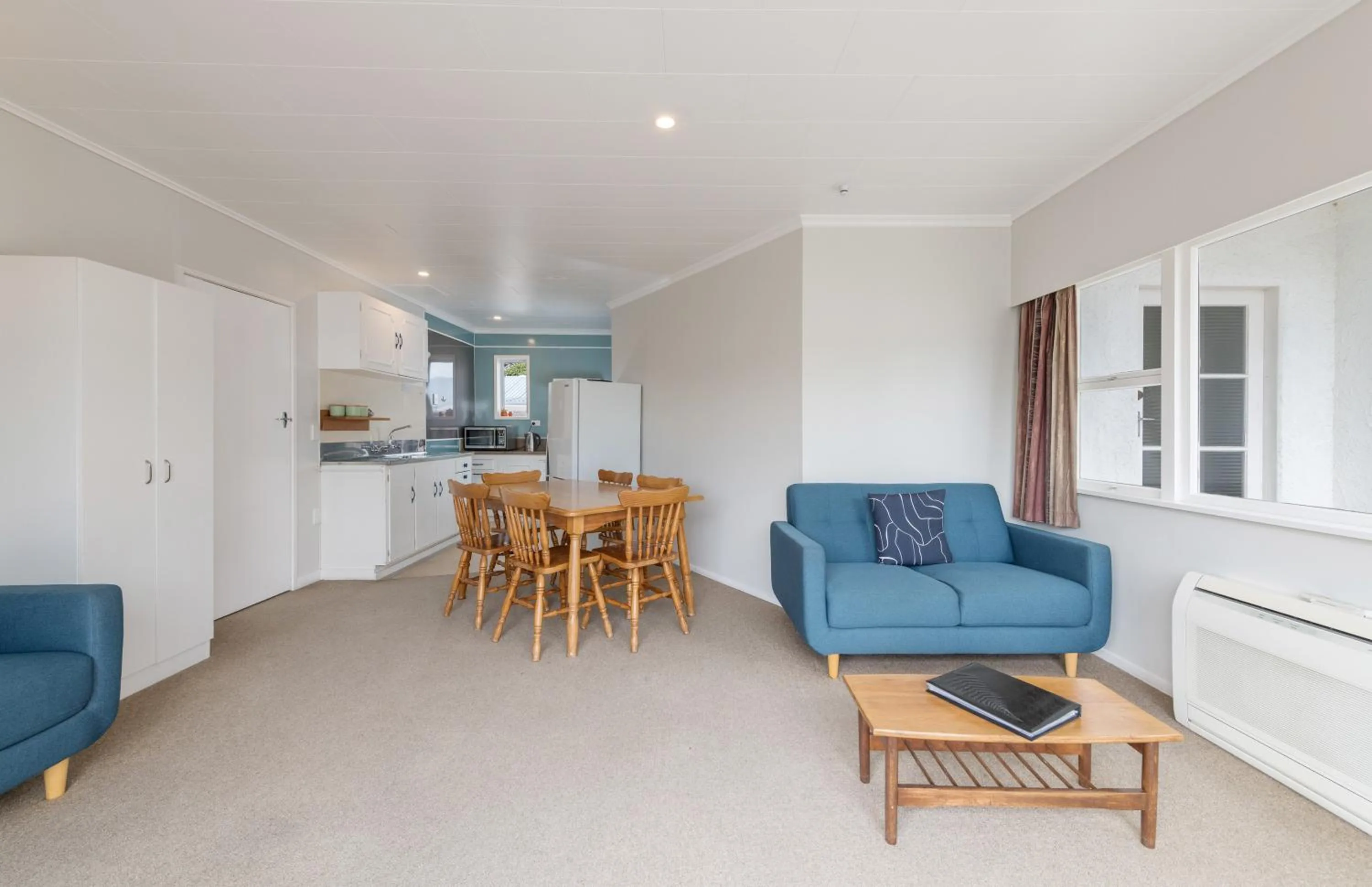 Living room in Abbey Court Motel