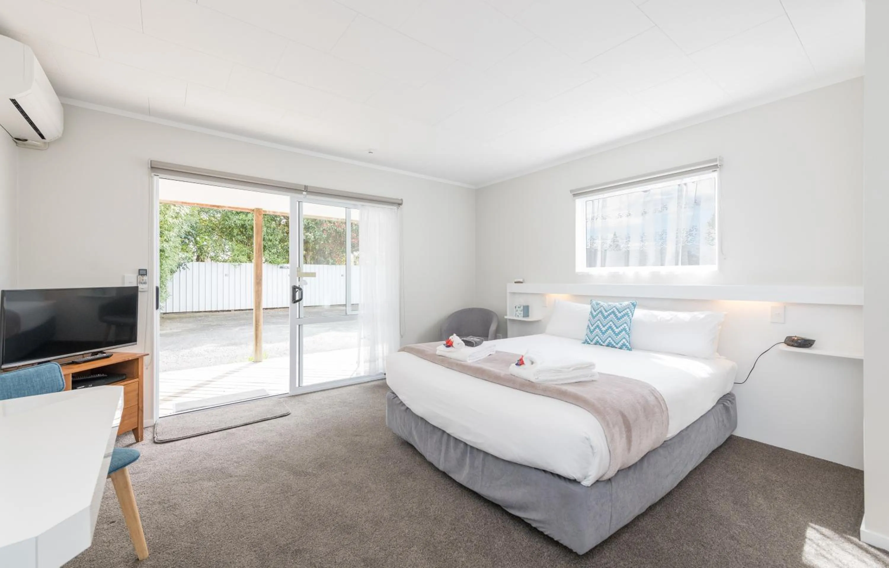 Bed in Abbey Court Motel