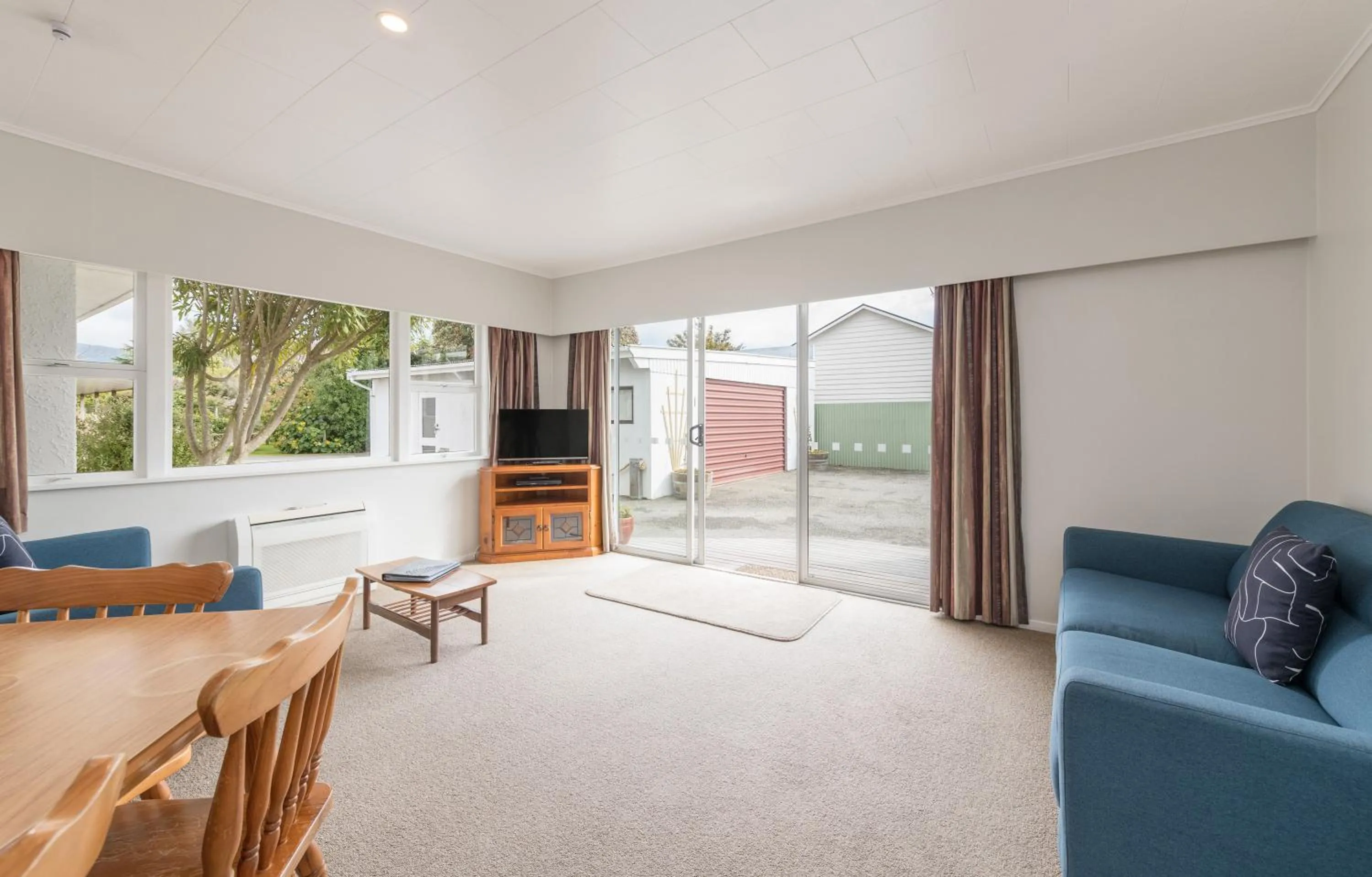 Living room in Abbey Court Motel