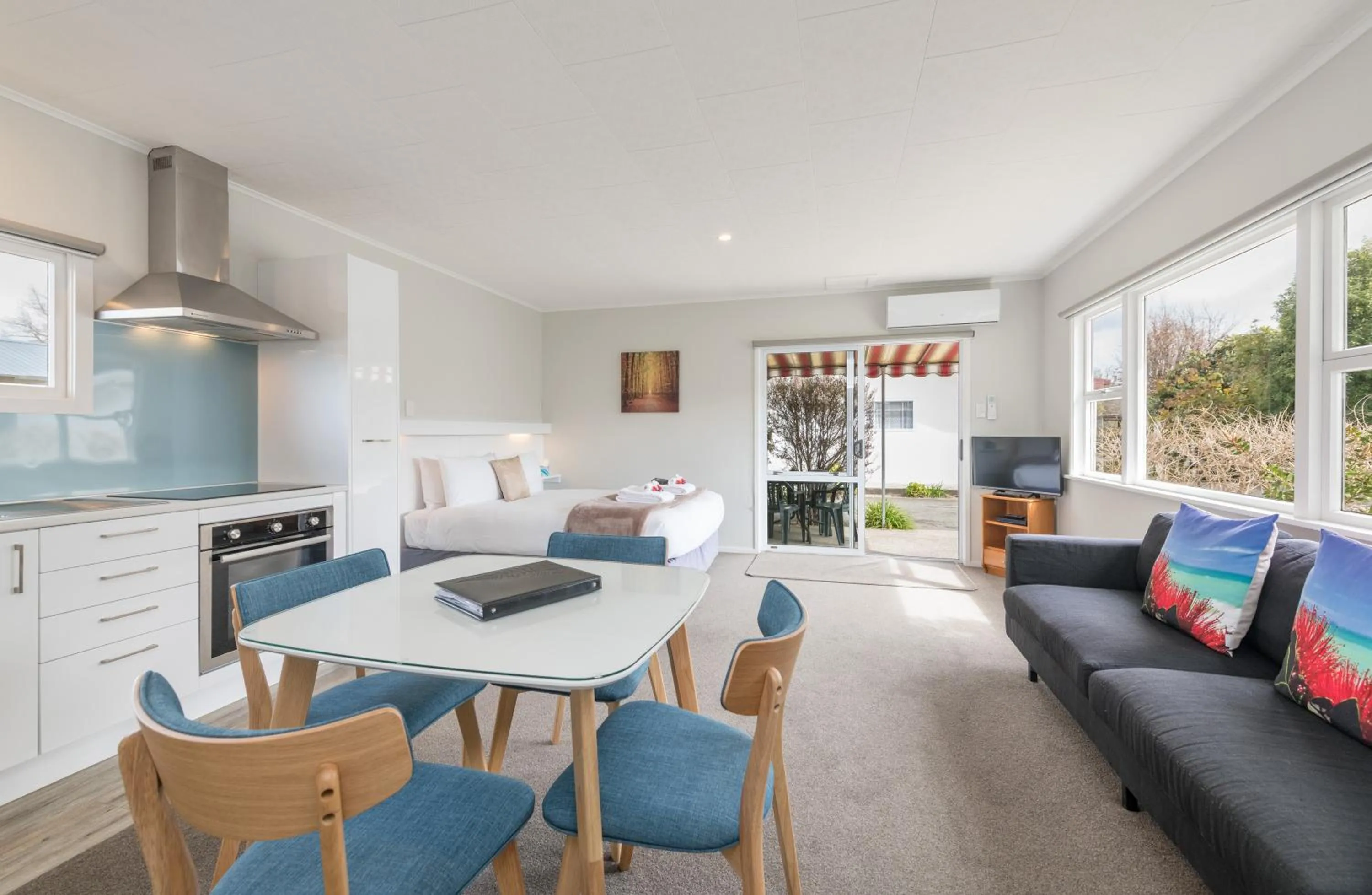 Living room in Abbey Court Motel