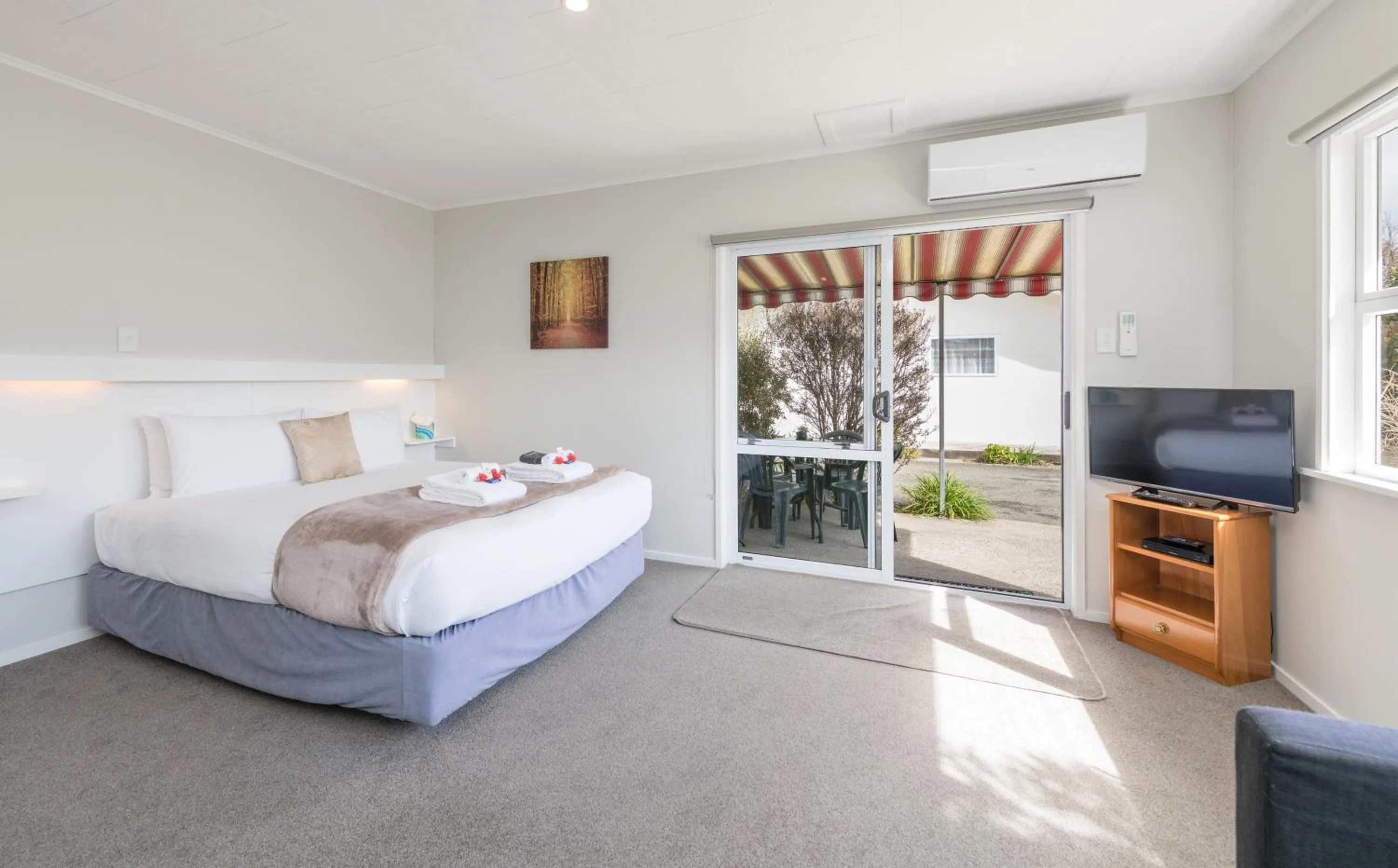 Photo of the whole room in Abbey Court Motel