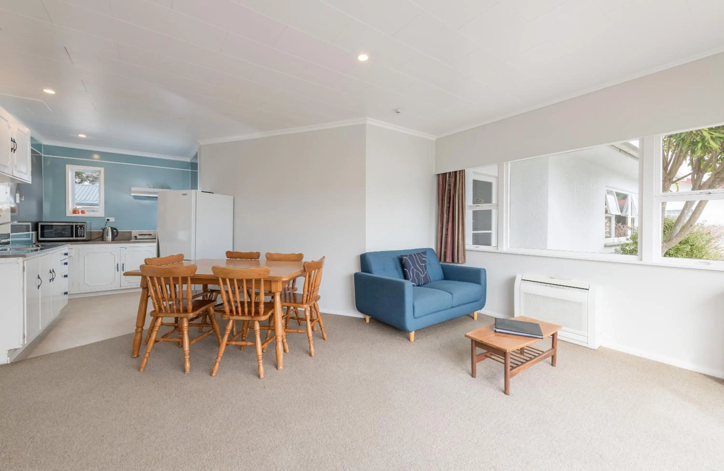Living room in Abbey Court Motel