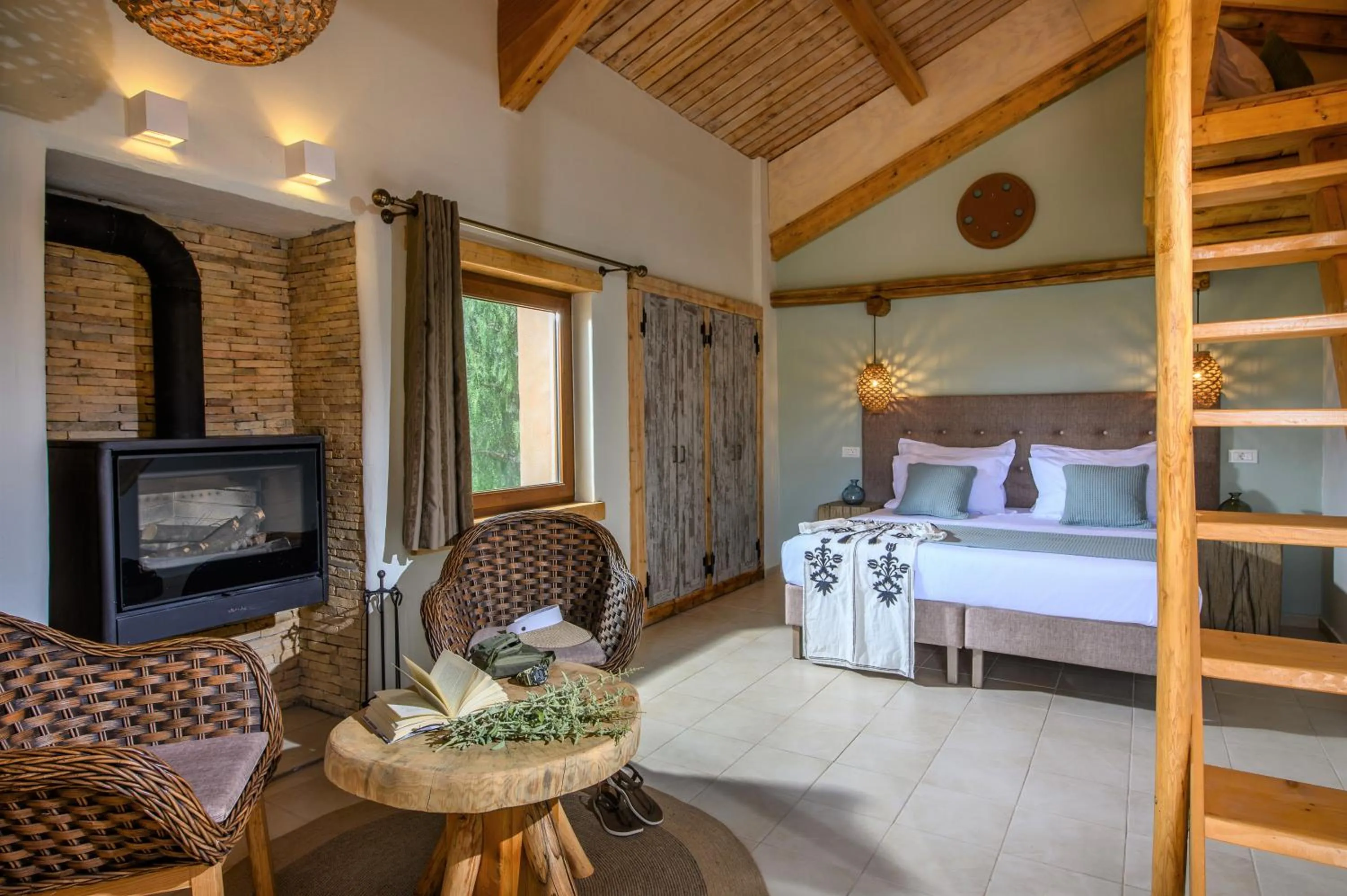 Hot Tub in Country Hotel Velani