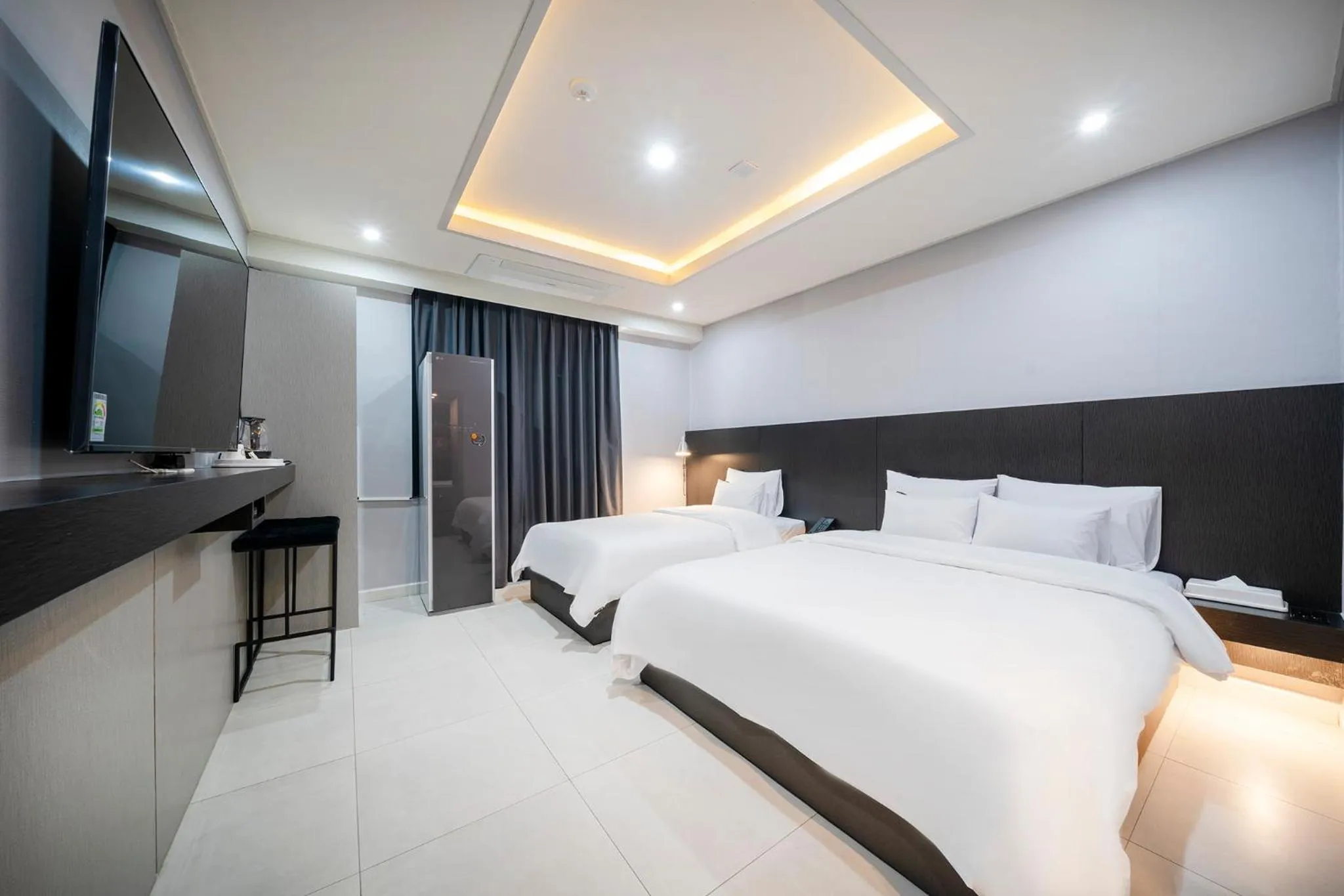 Deluxe Twin Room in Browndot Hotel Sangmu