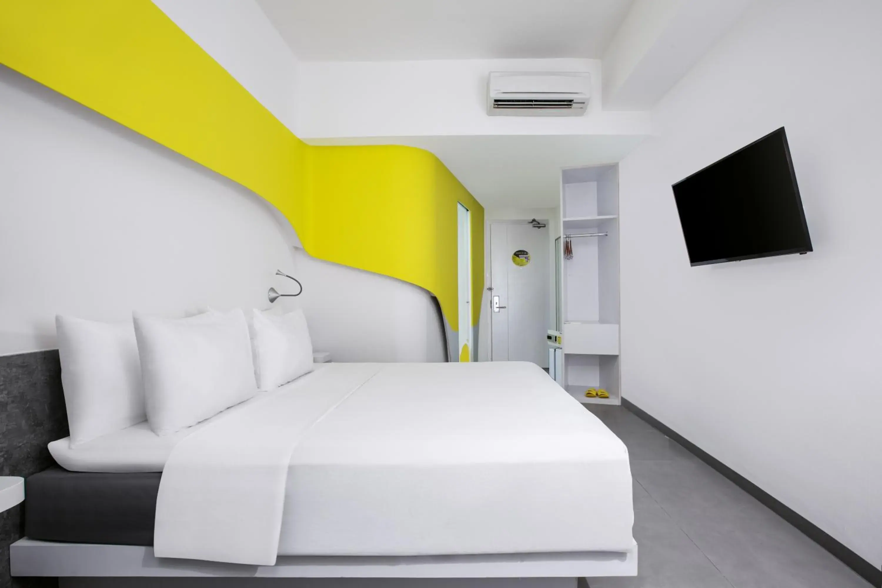 Bed in Yello Hotel Jemursari Bed in Yello Hotel Jemursari