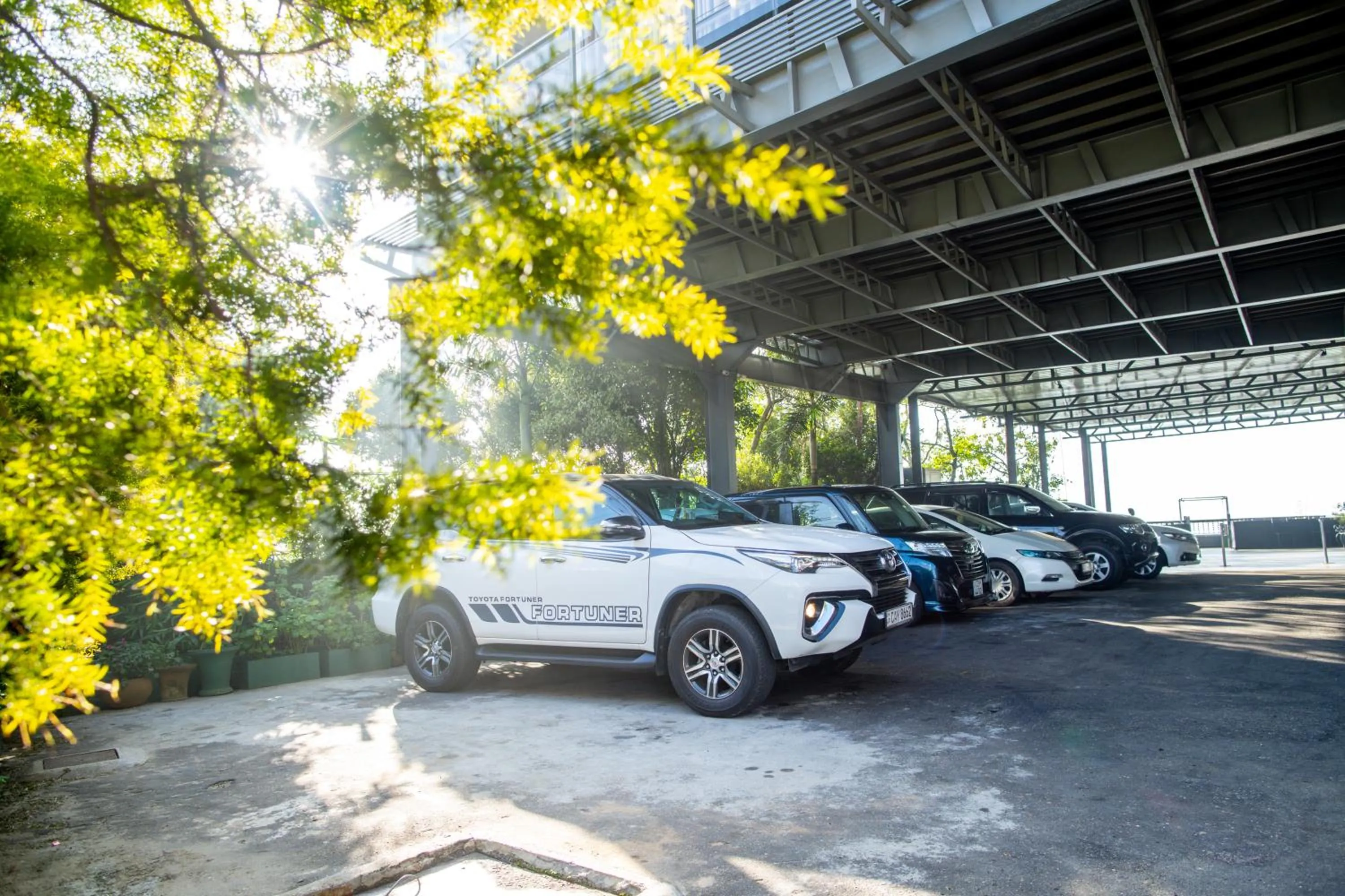 Parking in Olympus Plaza Hotel