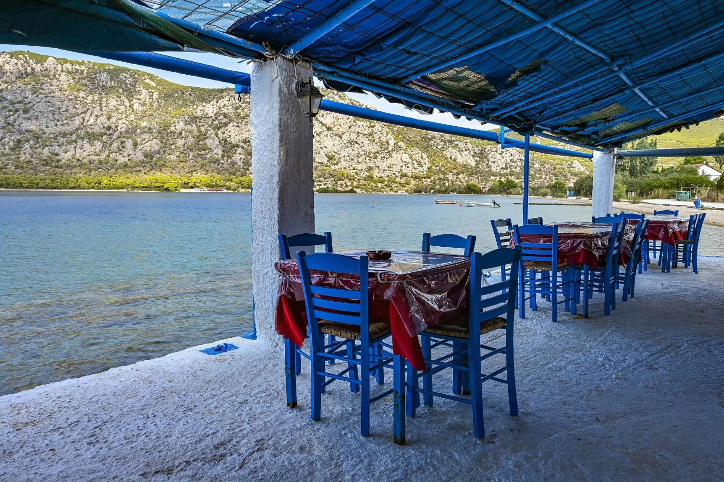 Restaurant/places to eat in Genesis Hotel