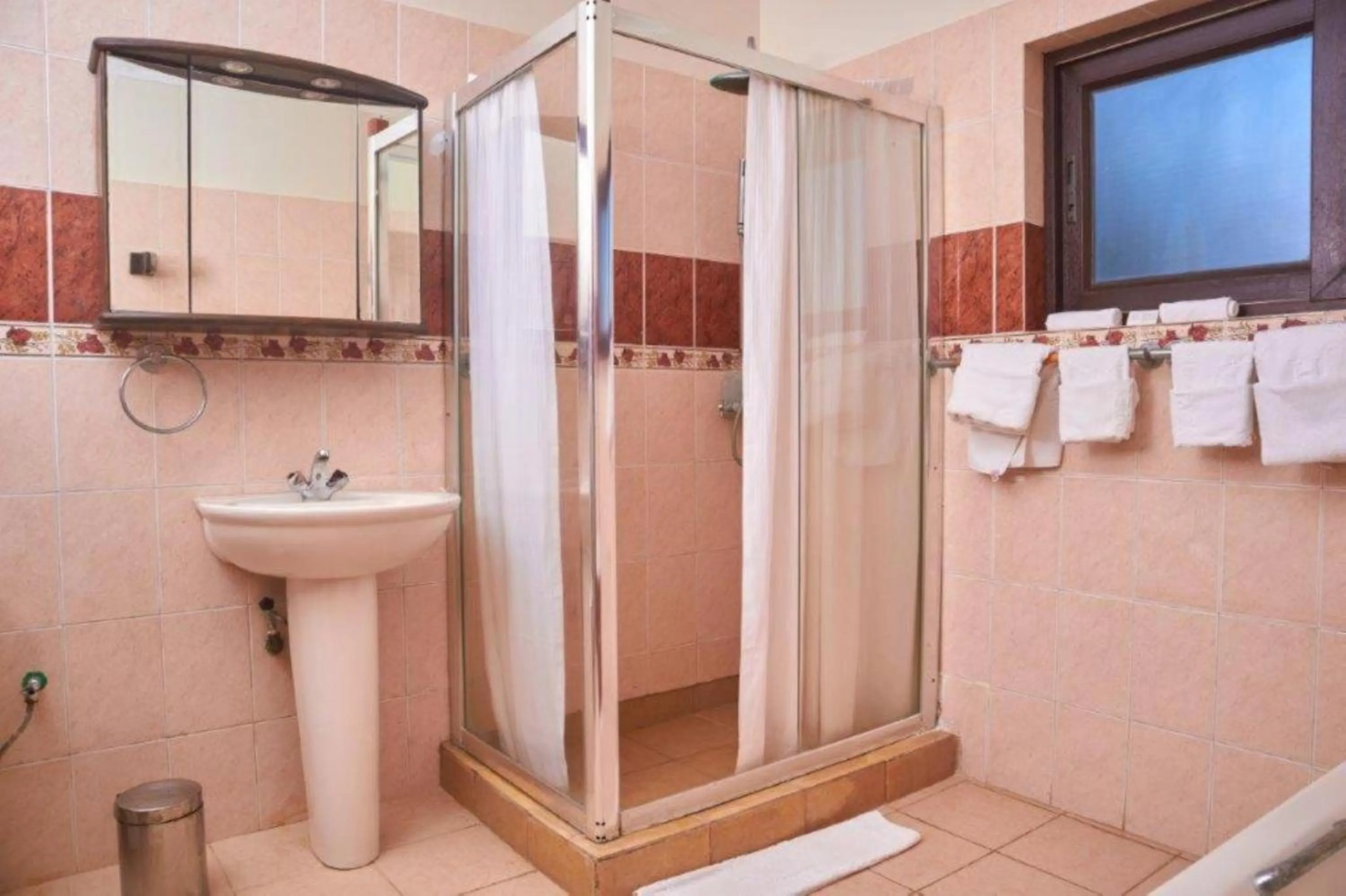 Bathroom in Jacaranda Indian Ocean Beach Resort