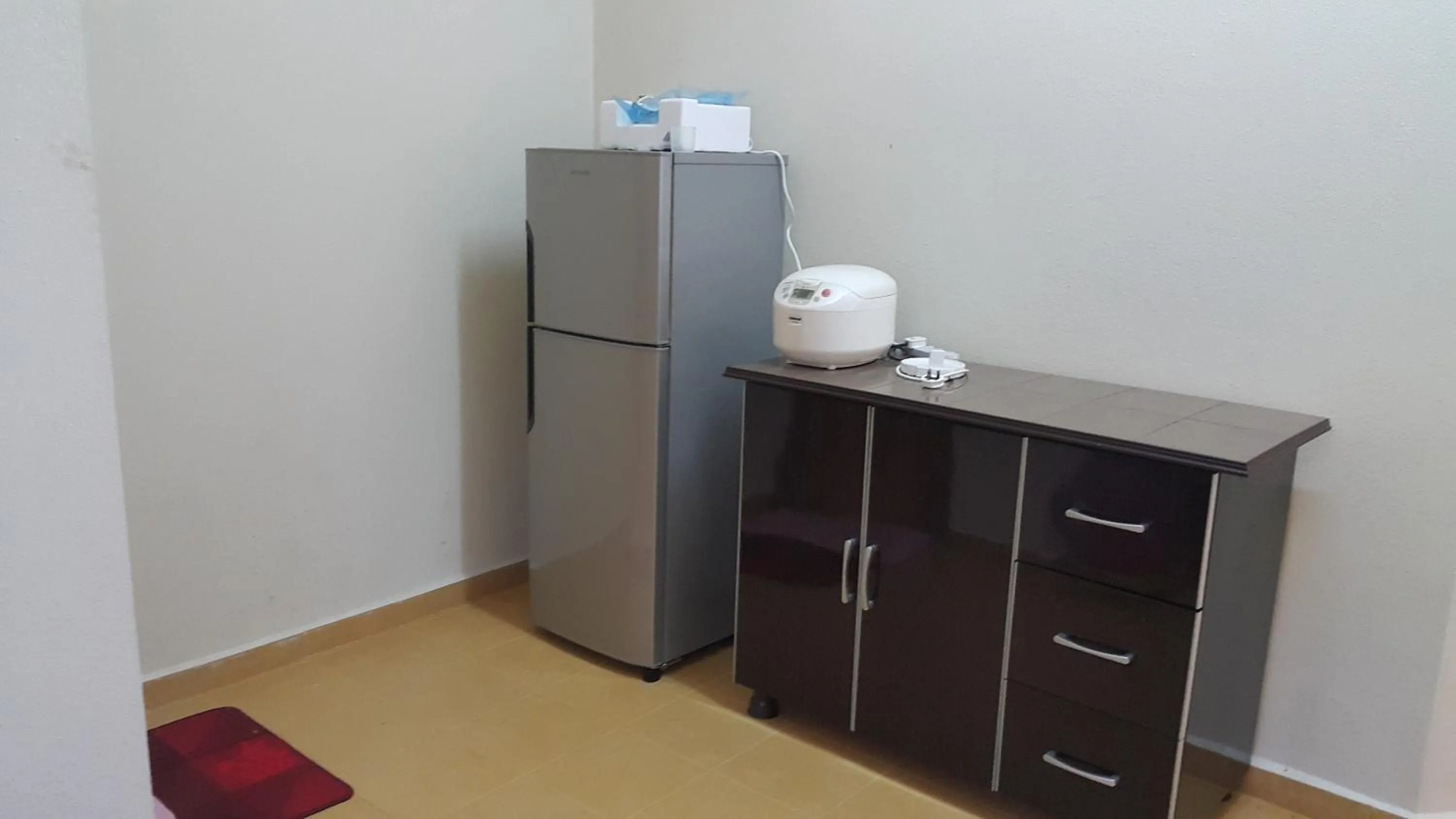 Communal kitchen in MJ Homestay Kota Bharu