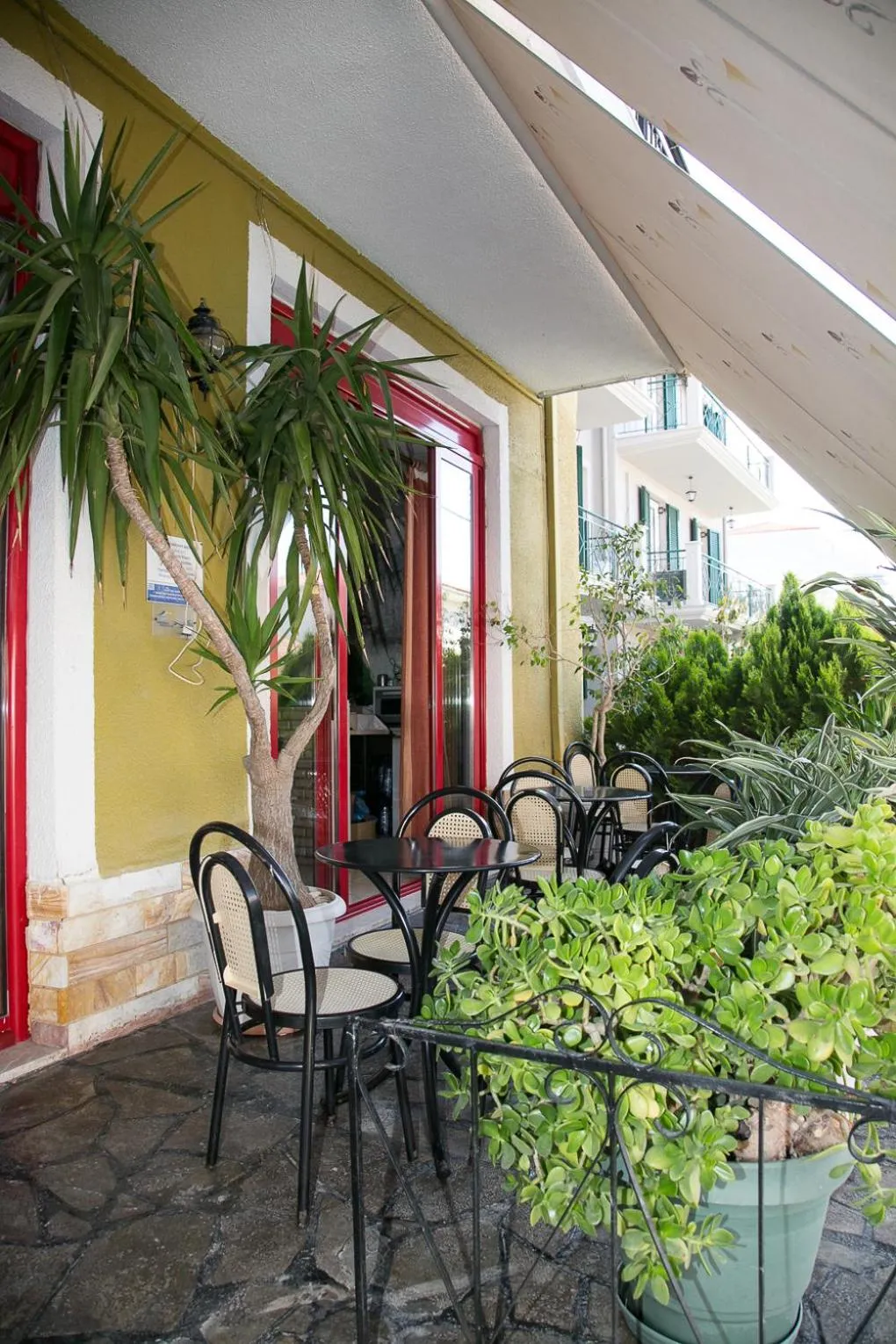 Petania Hotel & Apartments