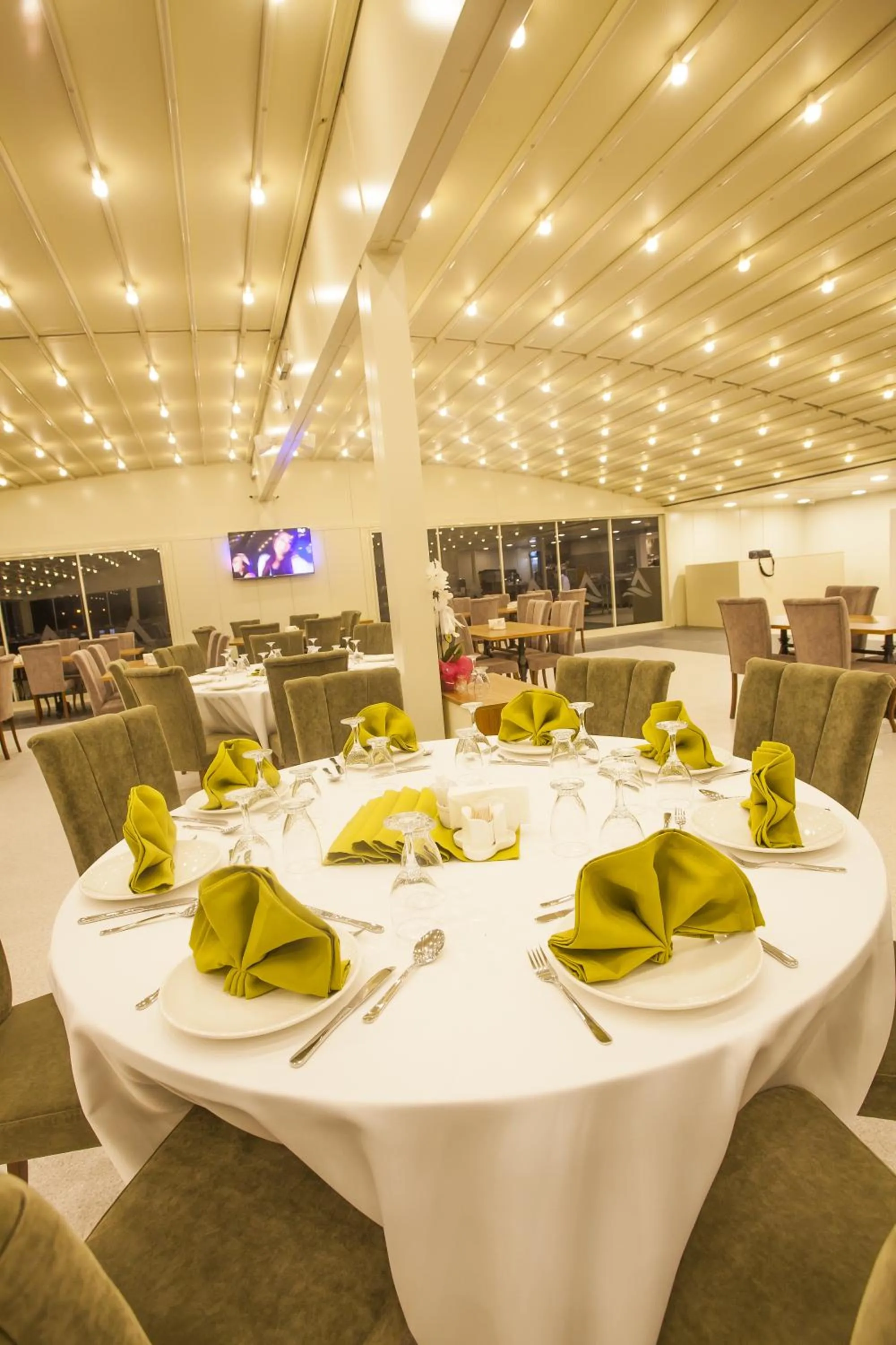 Dining area in Alesha Suite Otel