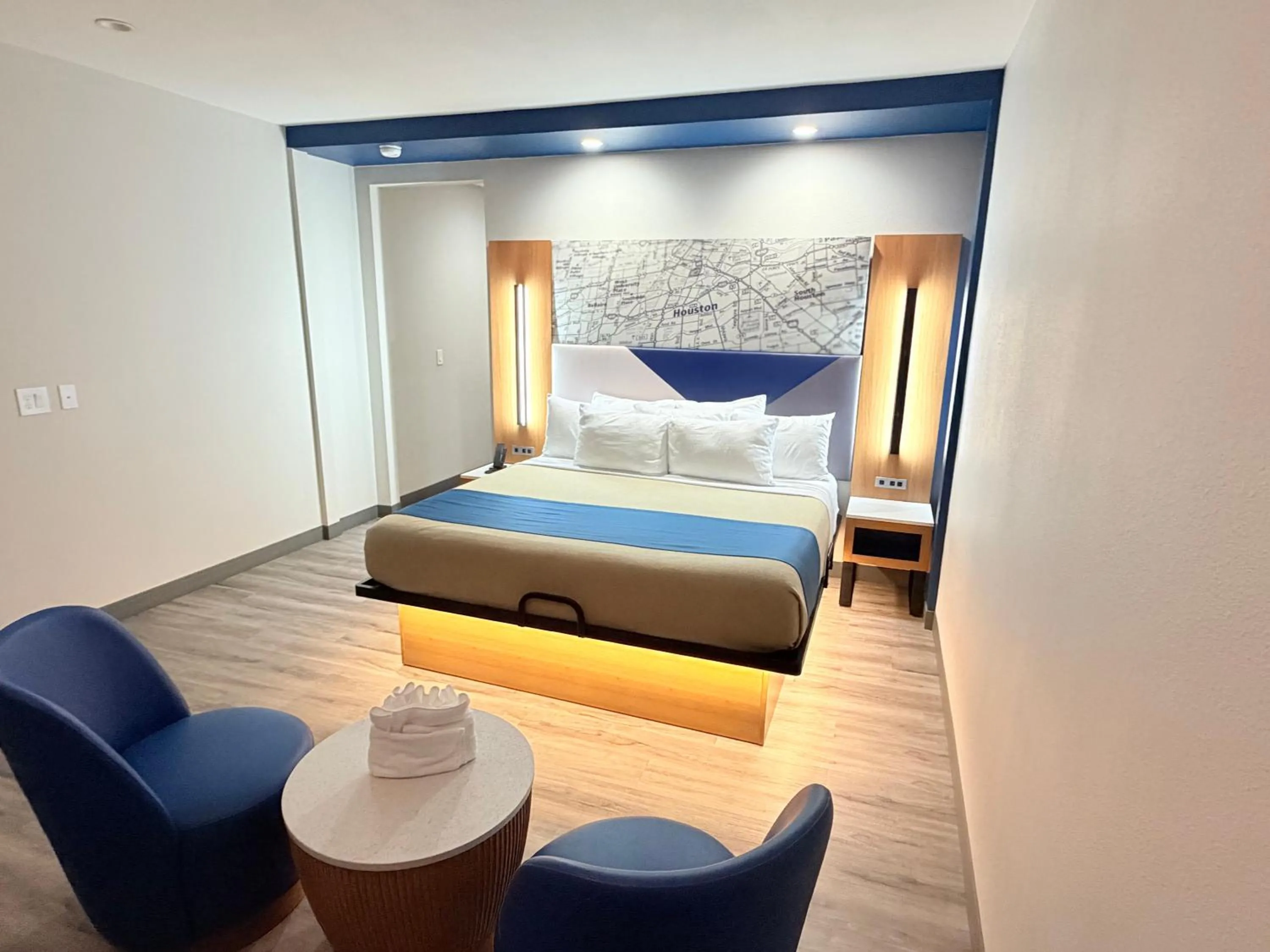 Photo of the whole room, Bed in Crystal Inn - NorthWest - 290