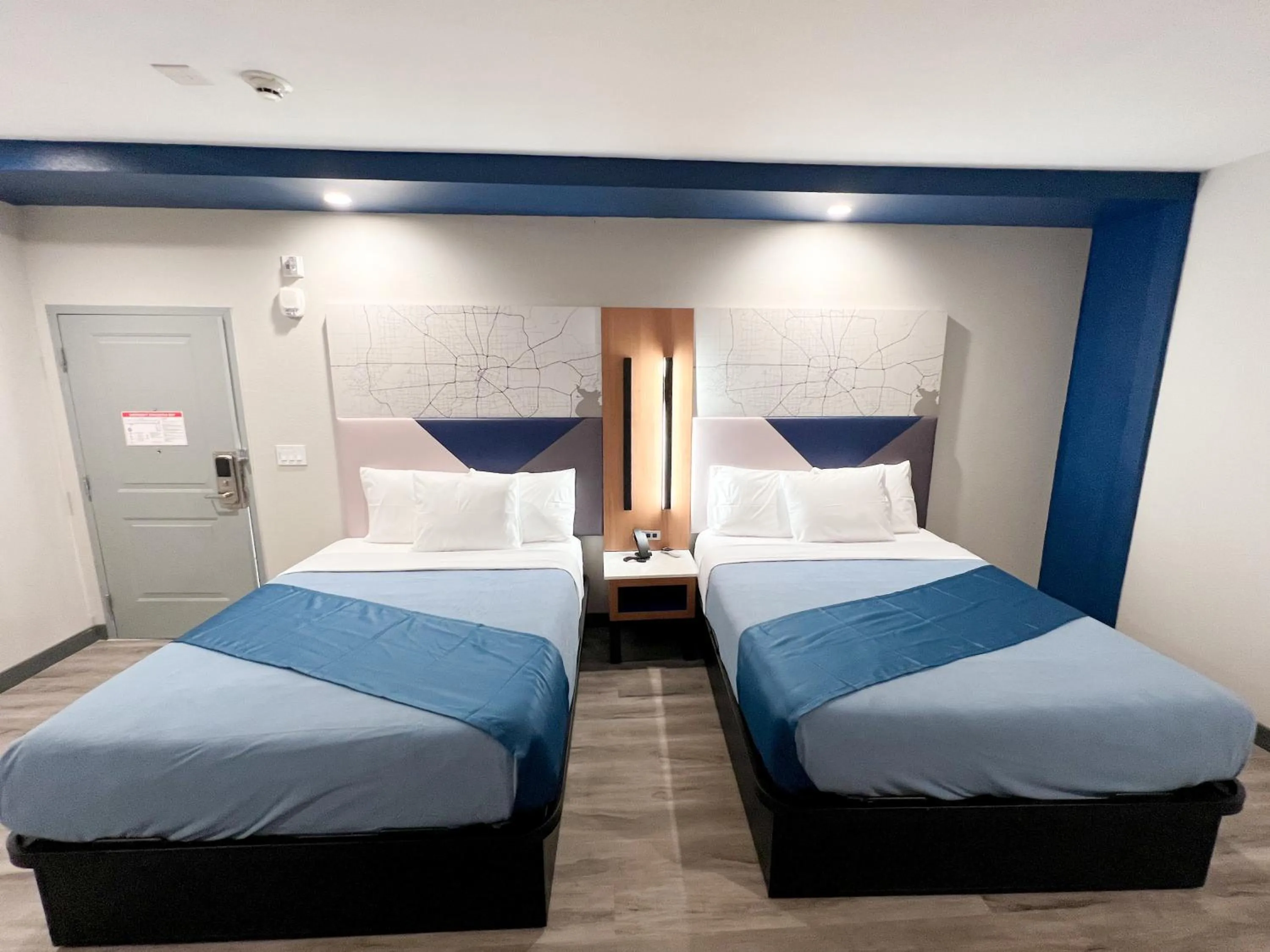 Bedroom, Bed in Crystal Inn - NorthWest - 290
