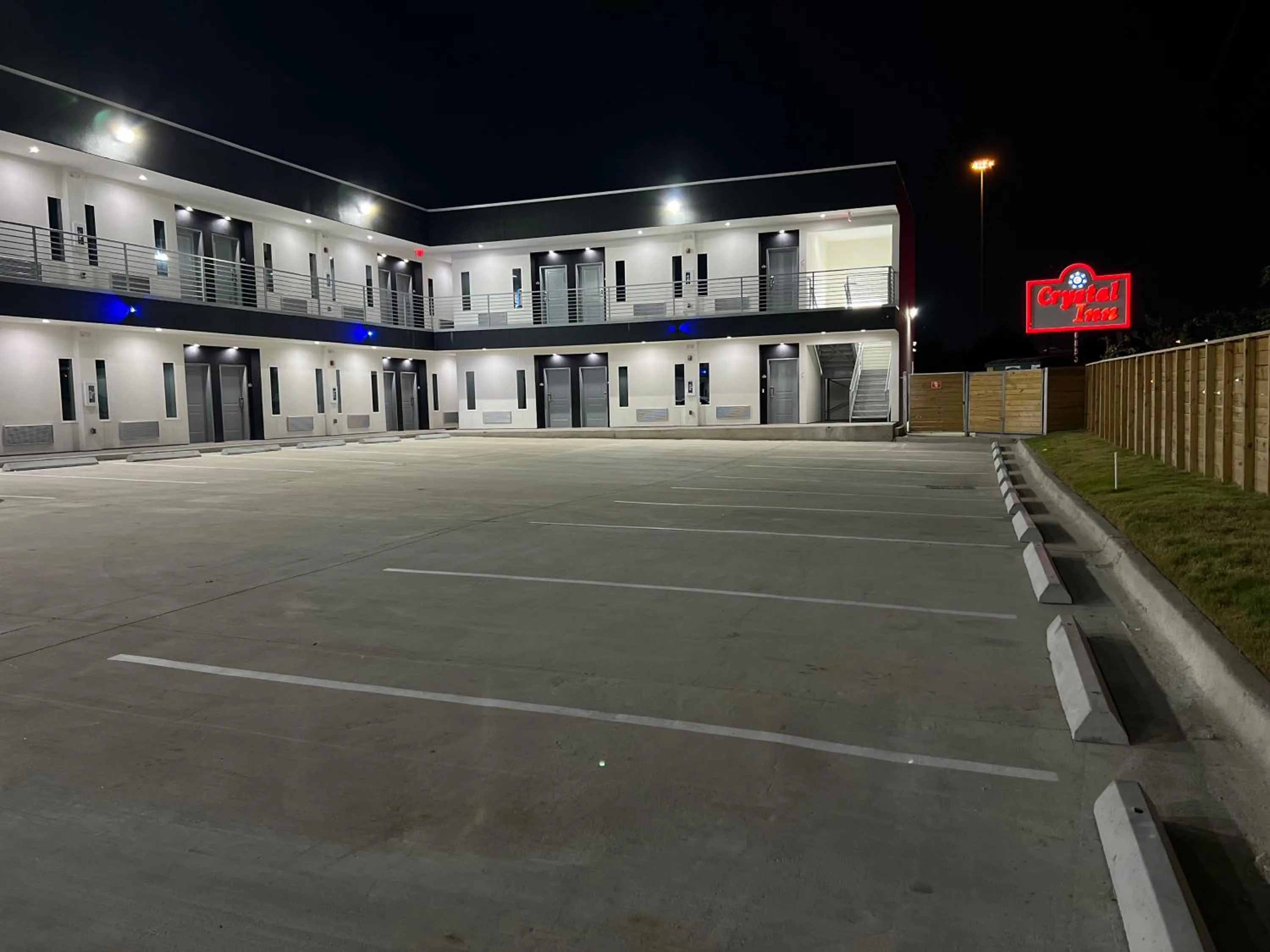 Property building in Crystal Inn - NorthWest - 290