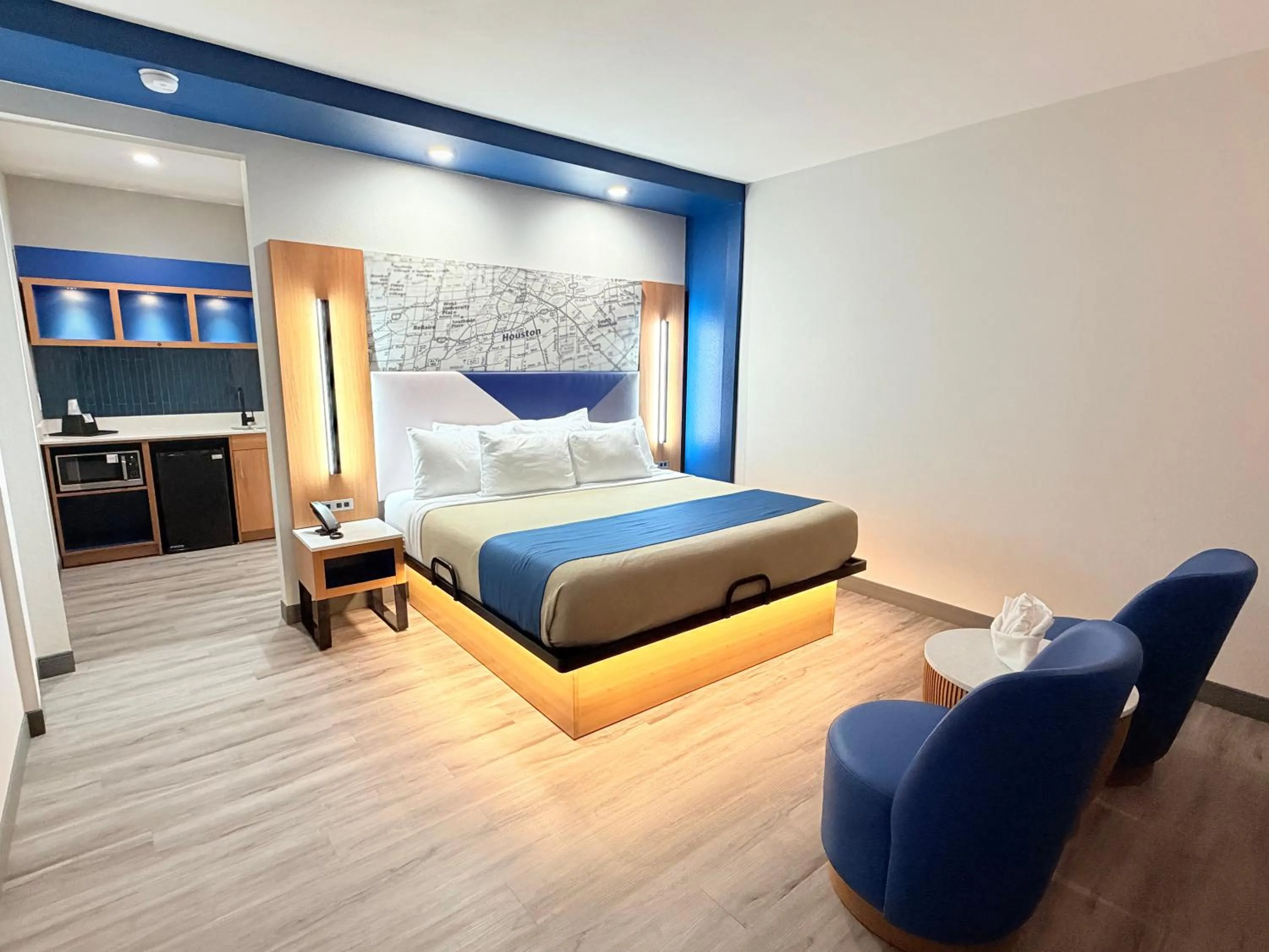 Photo of the whole room, Bed in Crystal Inn - NorthWest - 290