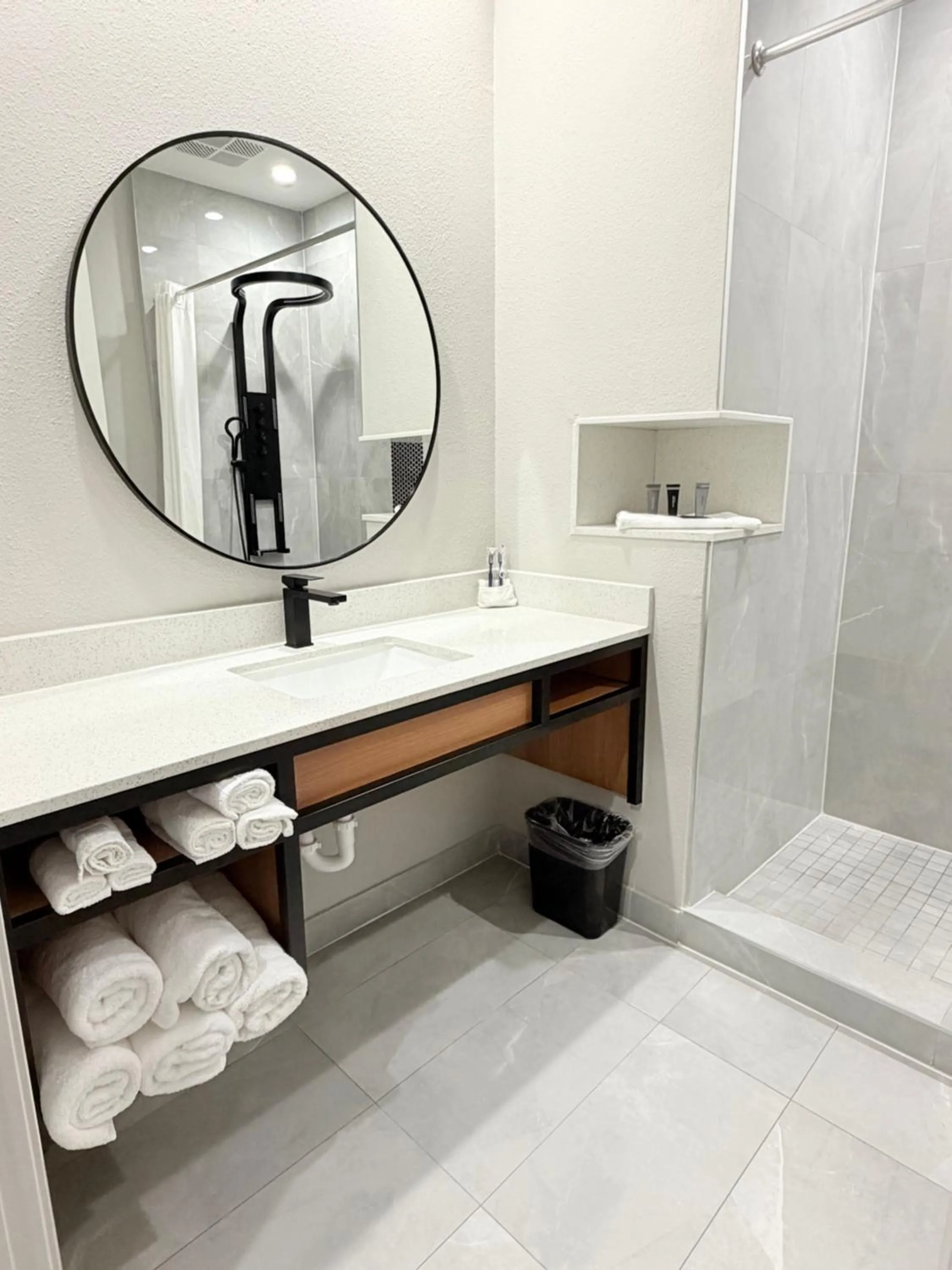 Bathroom in Crystal Inn - NorthWest - 290