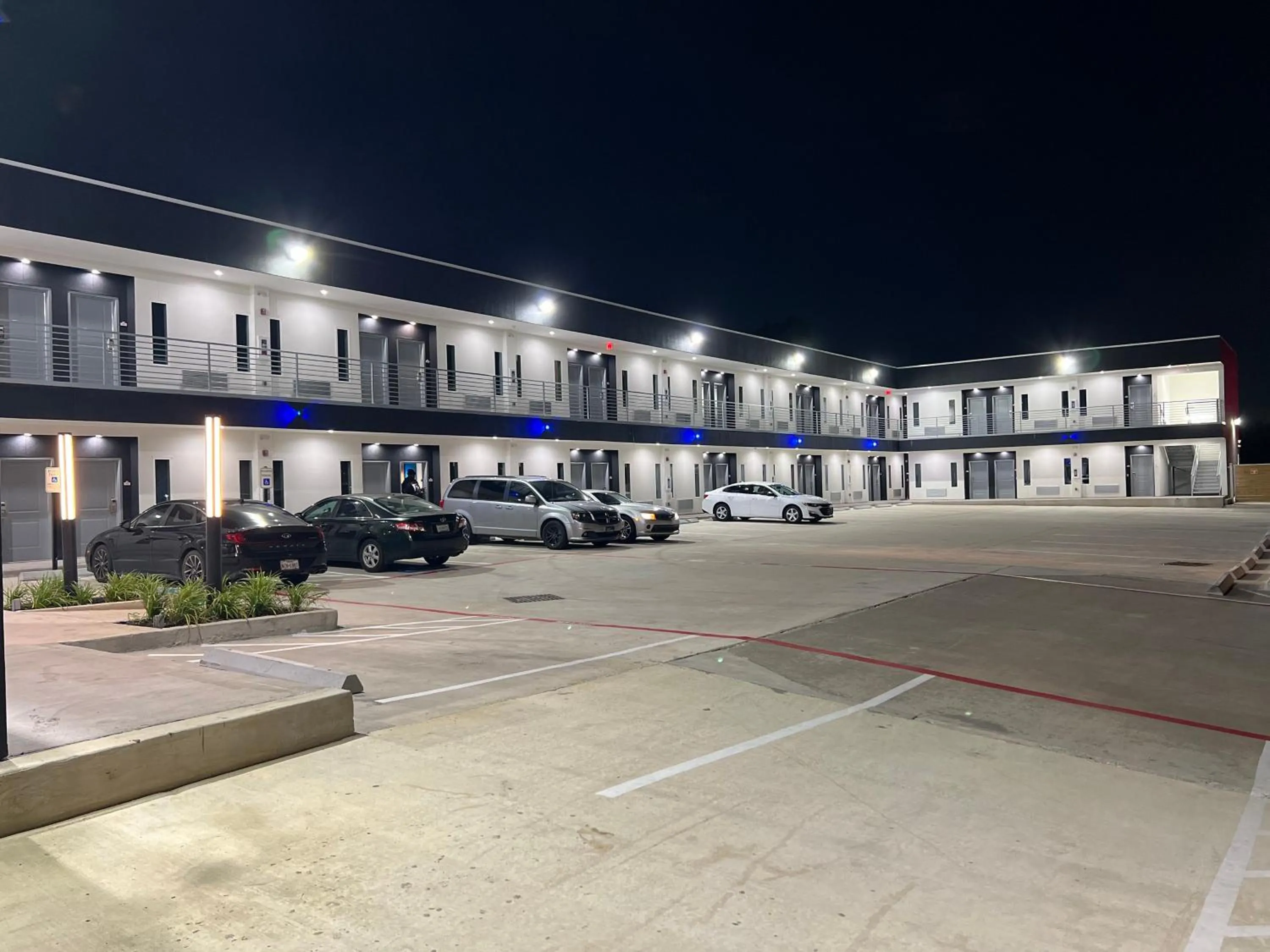 Property building in Crystal Inn - NorthWest - 290