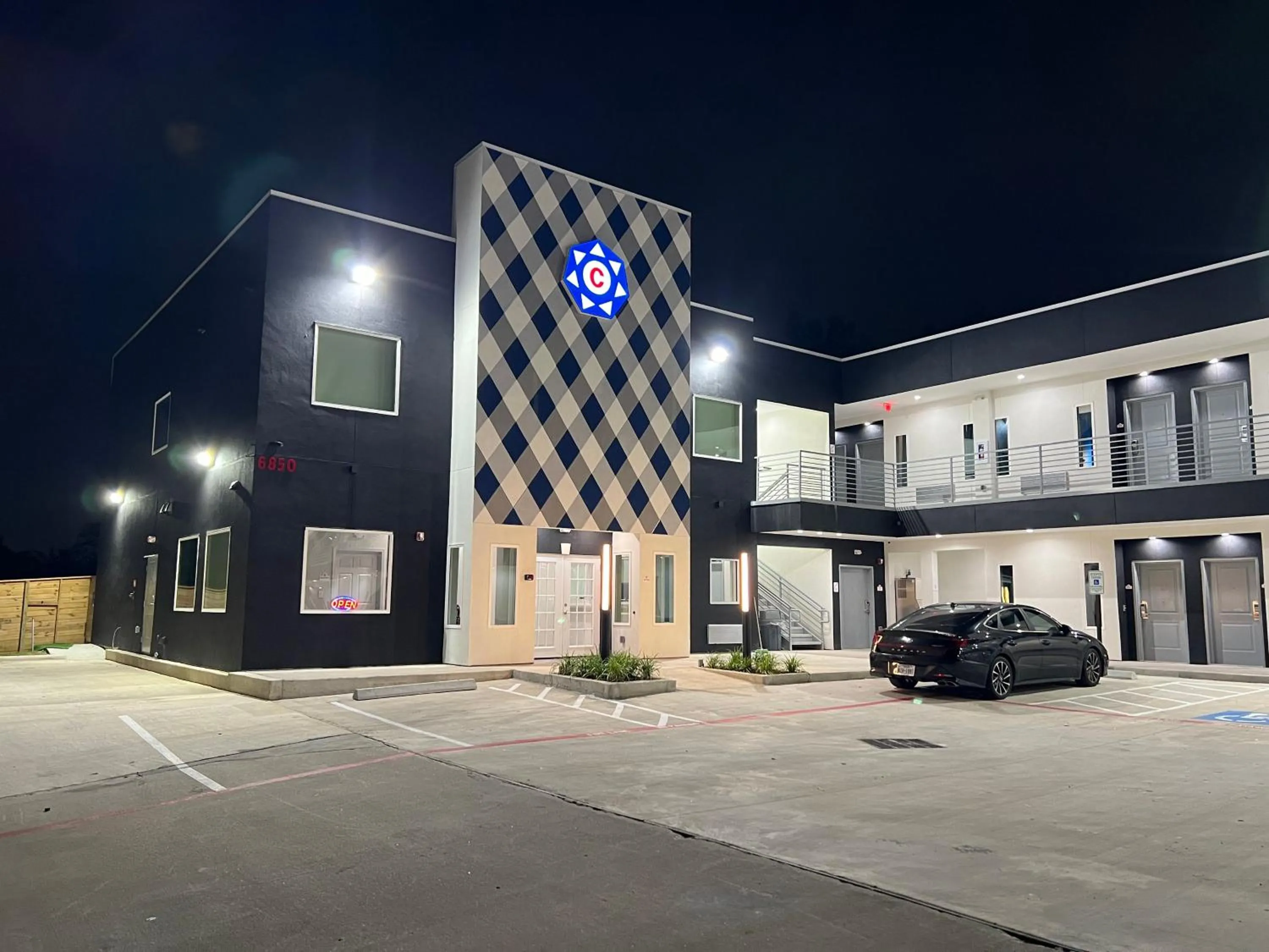 Property building in Crystal Inn - NorthWest - 290