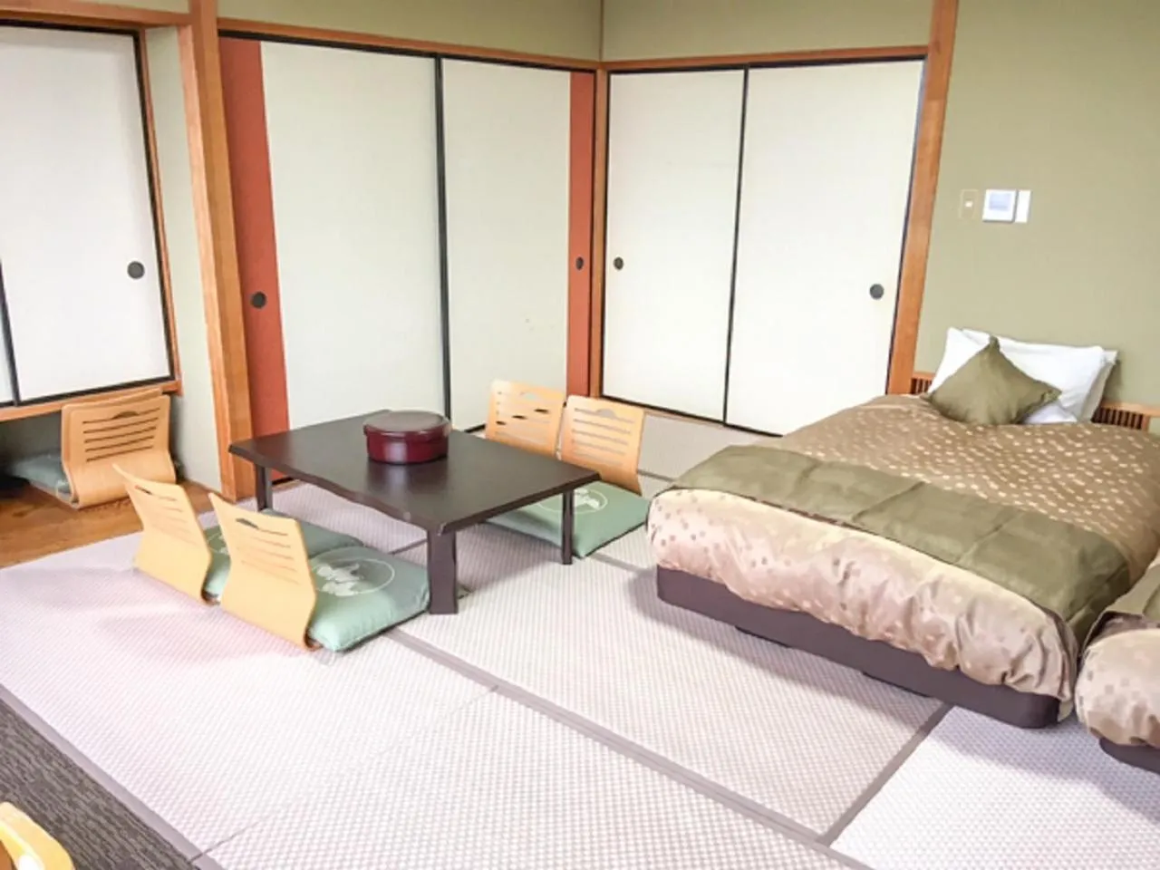 Bedroom, Bed in LiVEMAX RESORT Kaga Yamashiro