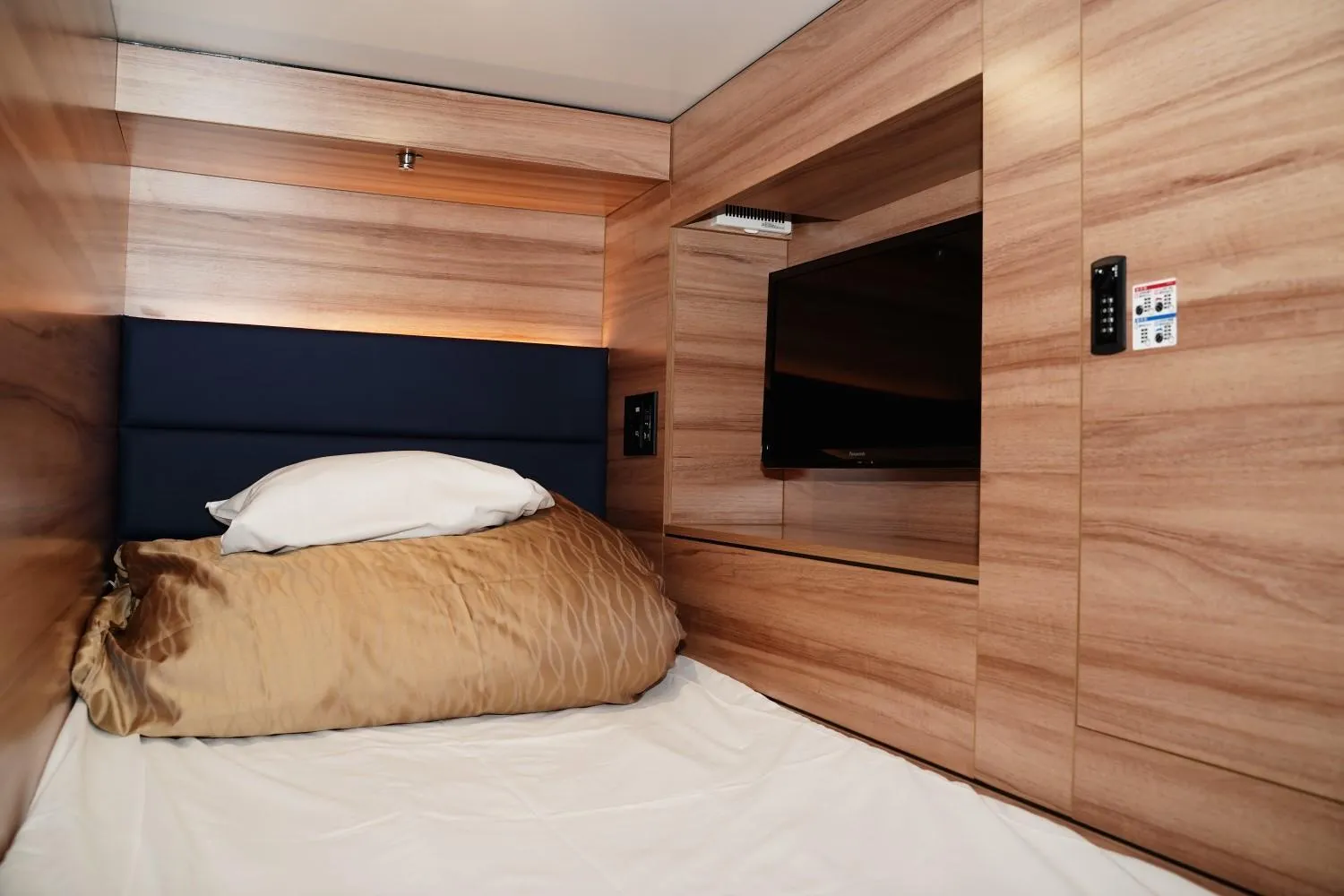 Bed in LiVEMAX RESORT Kaga Yamashiro