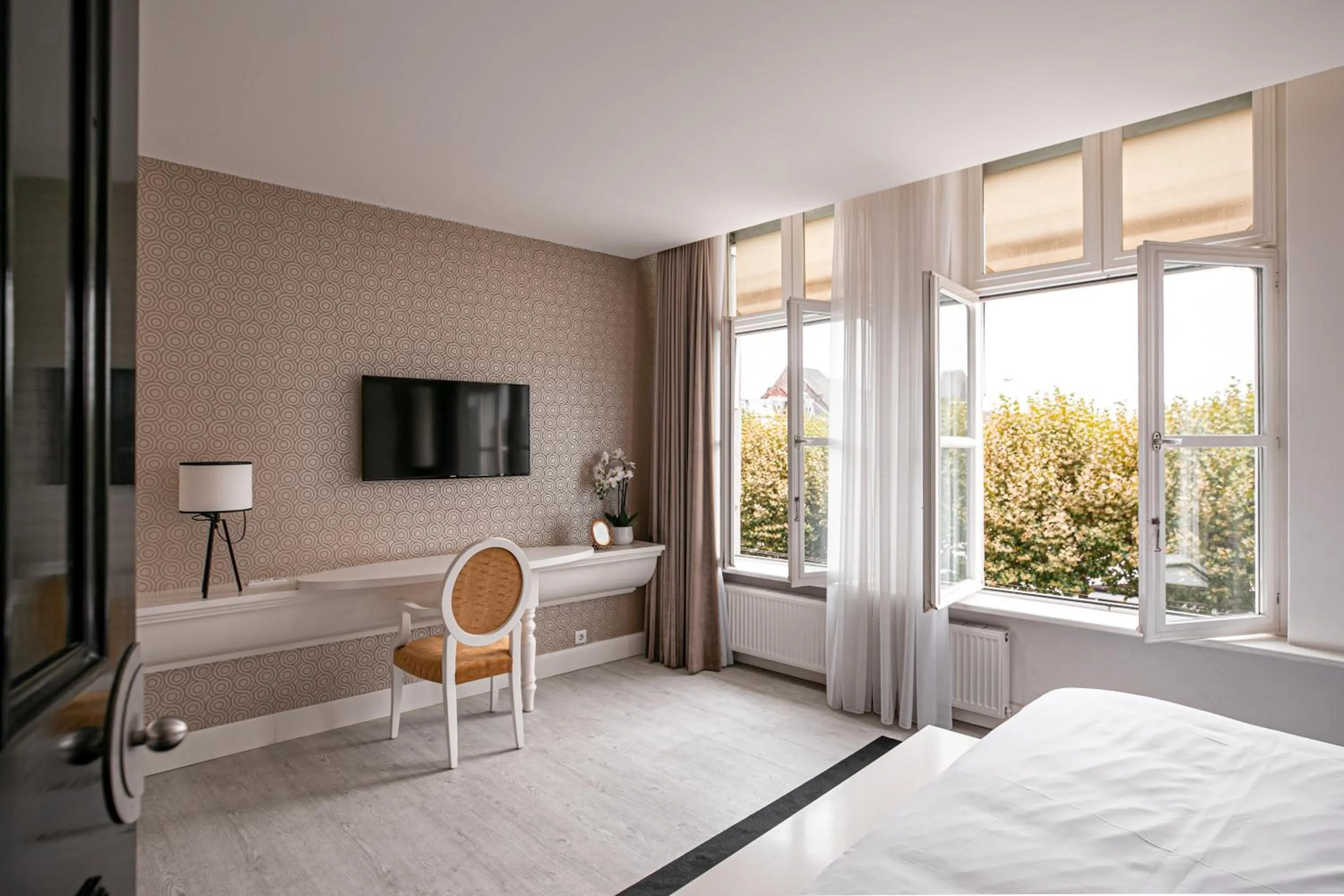 TV and multimedia, Bed in Le Theatre