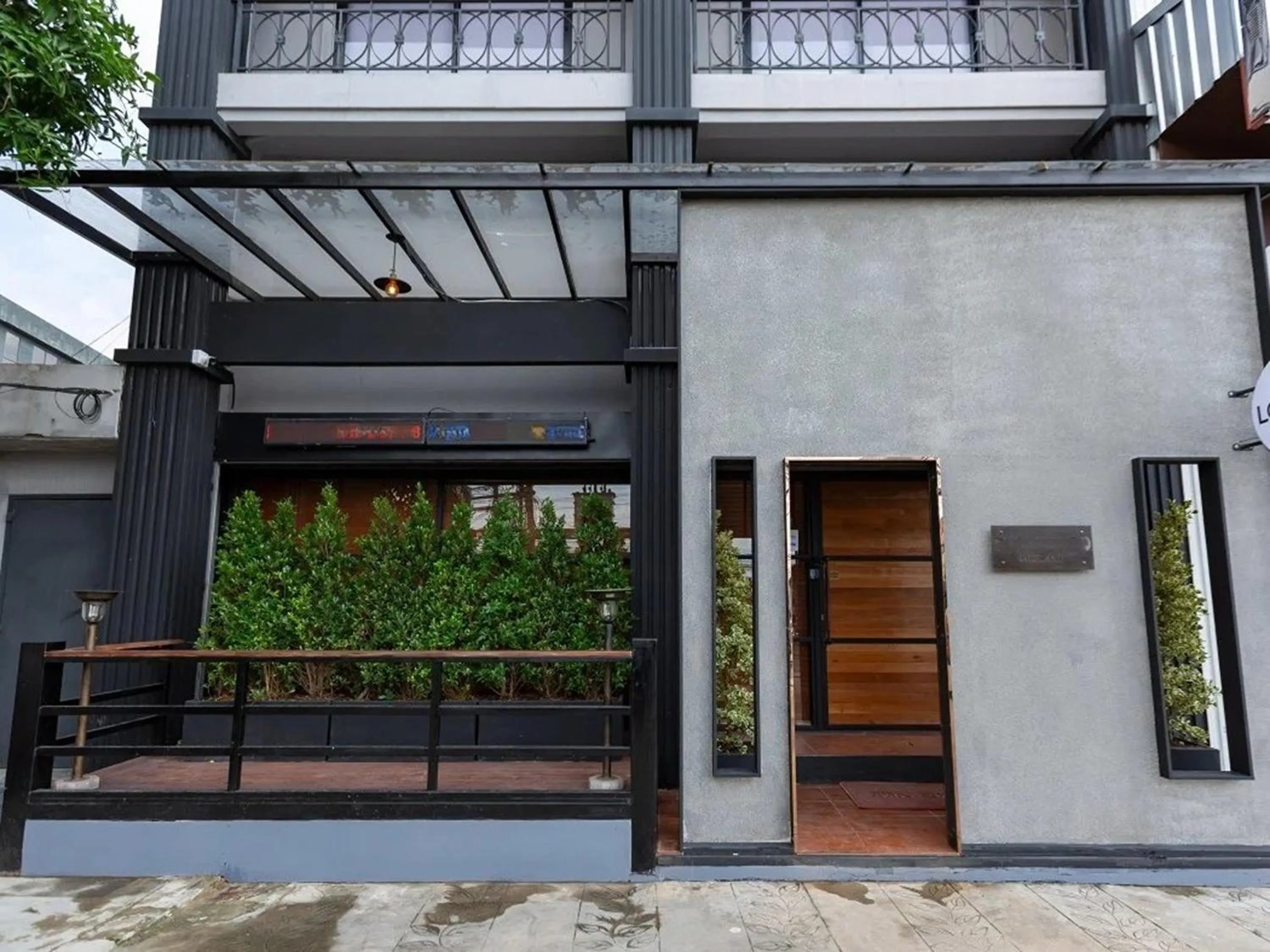 Property building in Sukhum Rajamangala-Phatthanakan Rooms