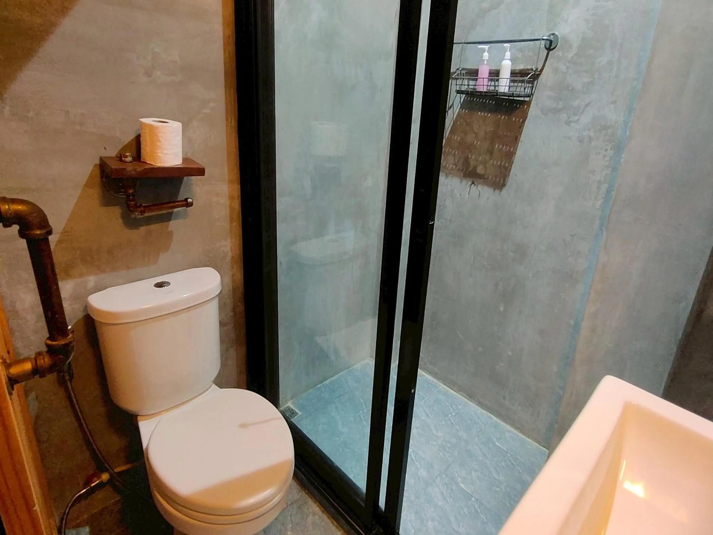 Bathroom in Sukhum Rajamangala-Phatthanakan Rooms