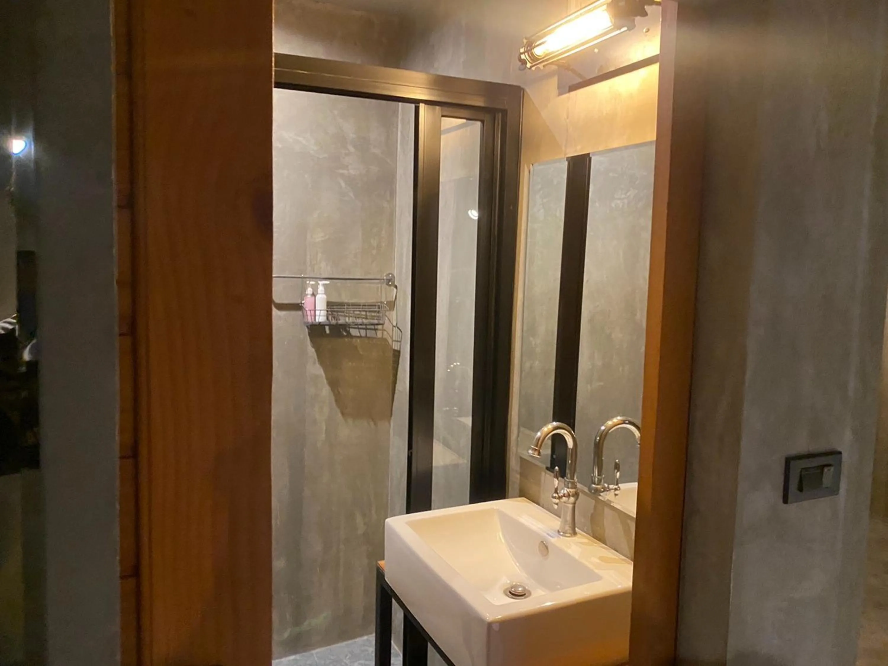 Bathroom in Sukhum Rajamangala-Phatthanakan Rooms