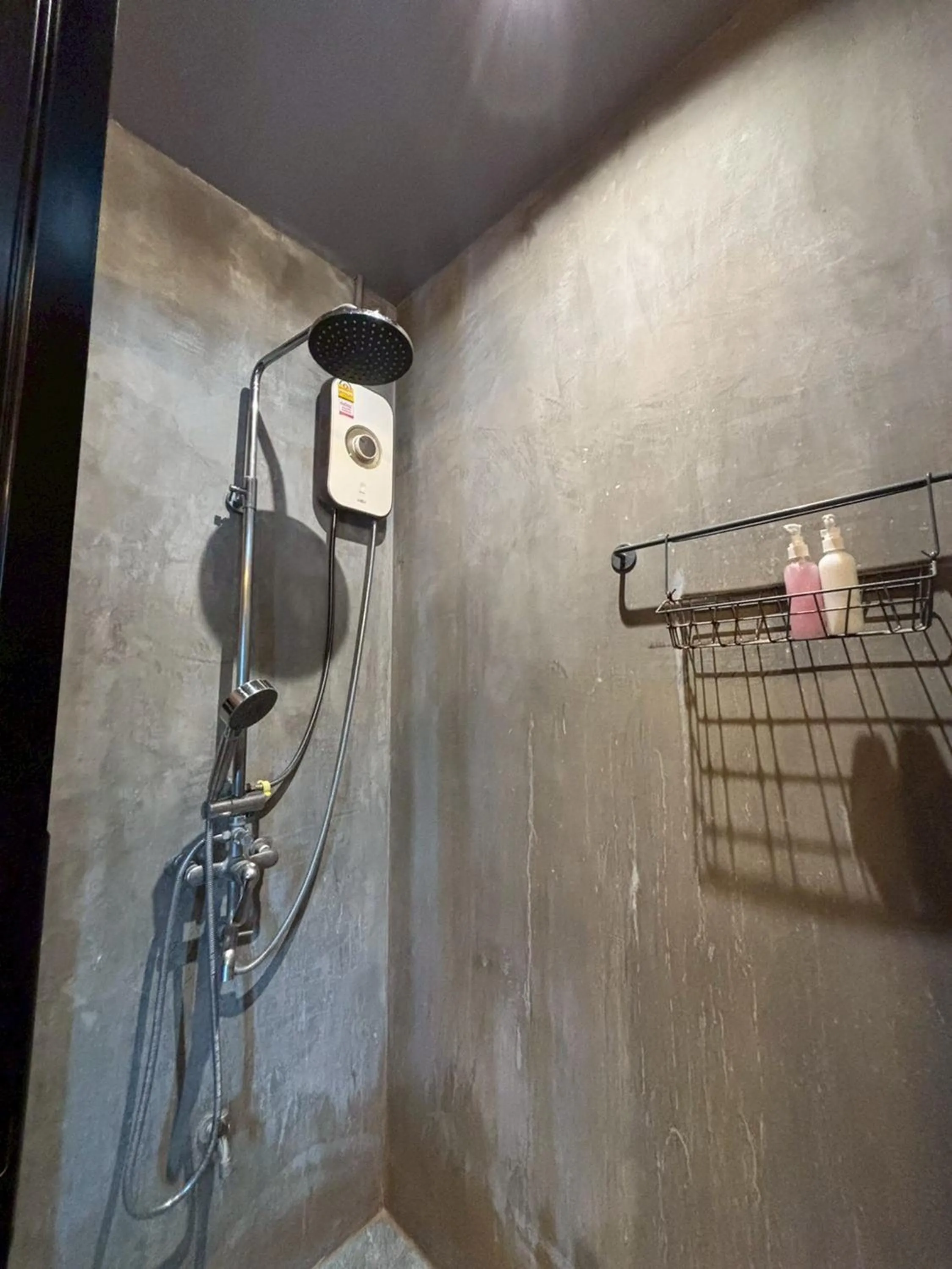 Bathroom in Sukhum Rajamangala-Phatthanakan Rooms