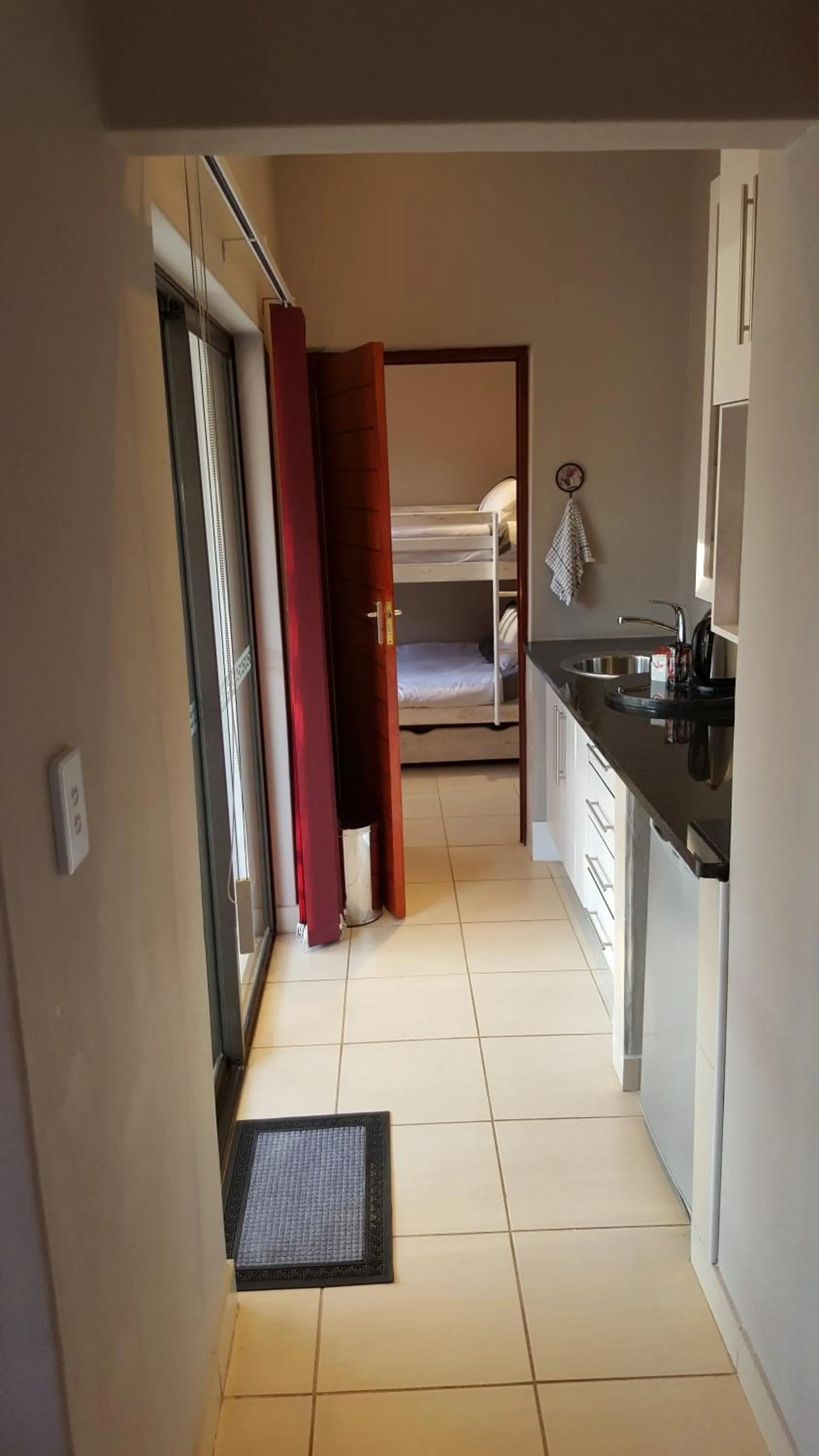 Kitchen or kitchenette, Bed in Casa Bianca Guest Lodge