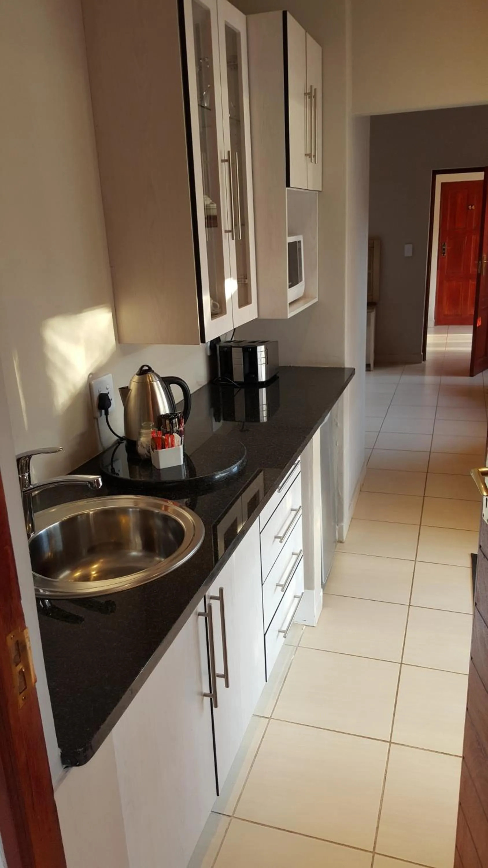 Kitchen or kitchenette in Casa Bianca Guest Lodge