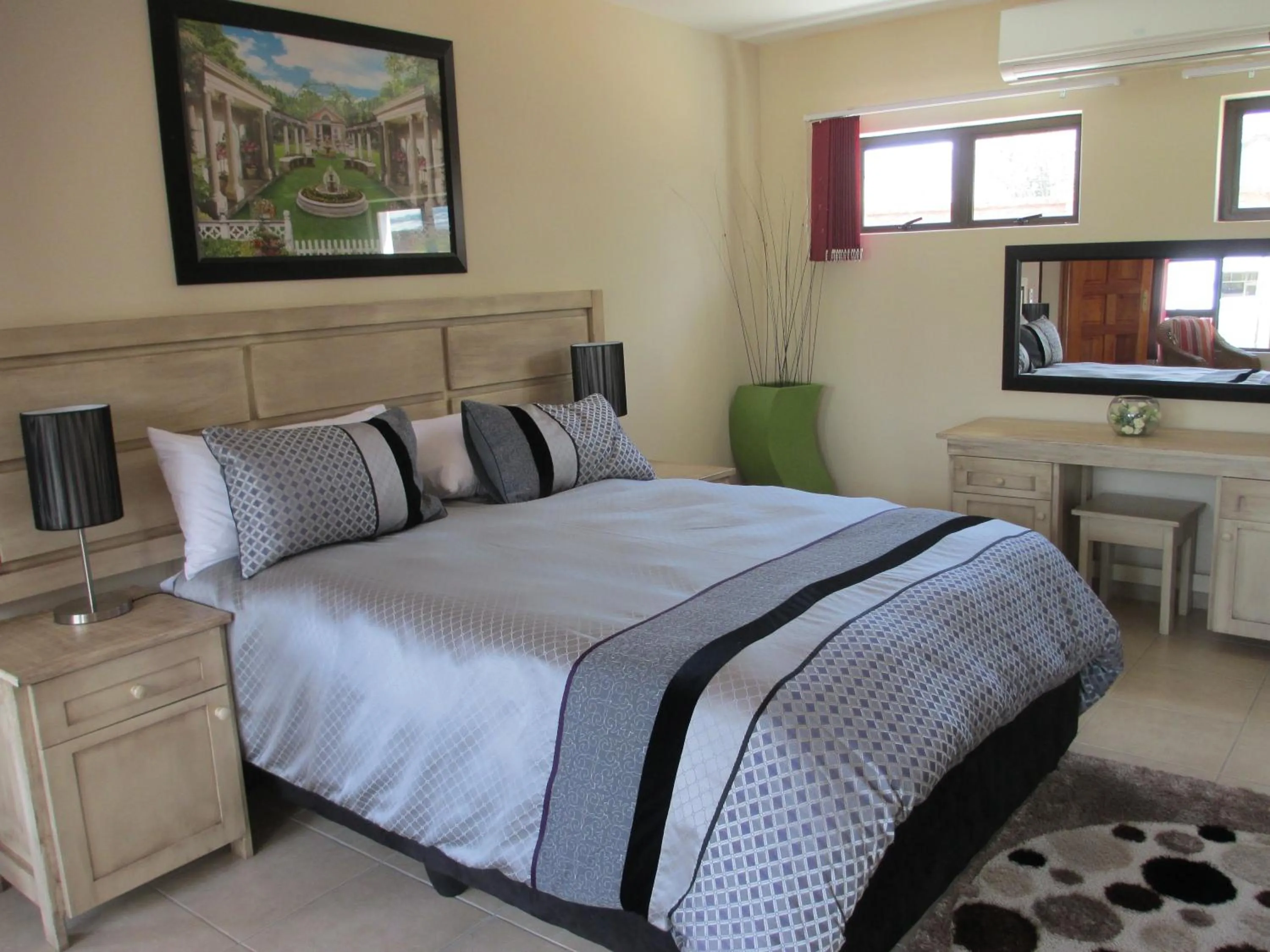 Bed in Casa Bianca Guest Lodge