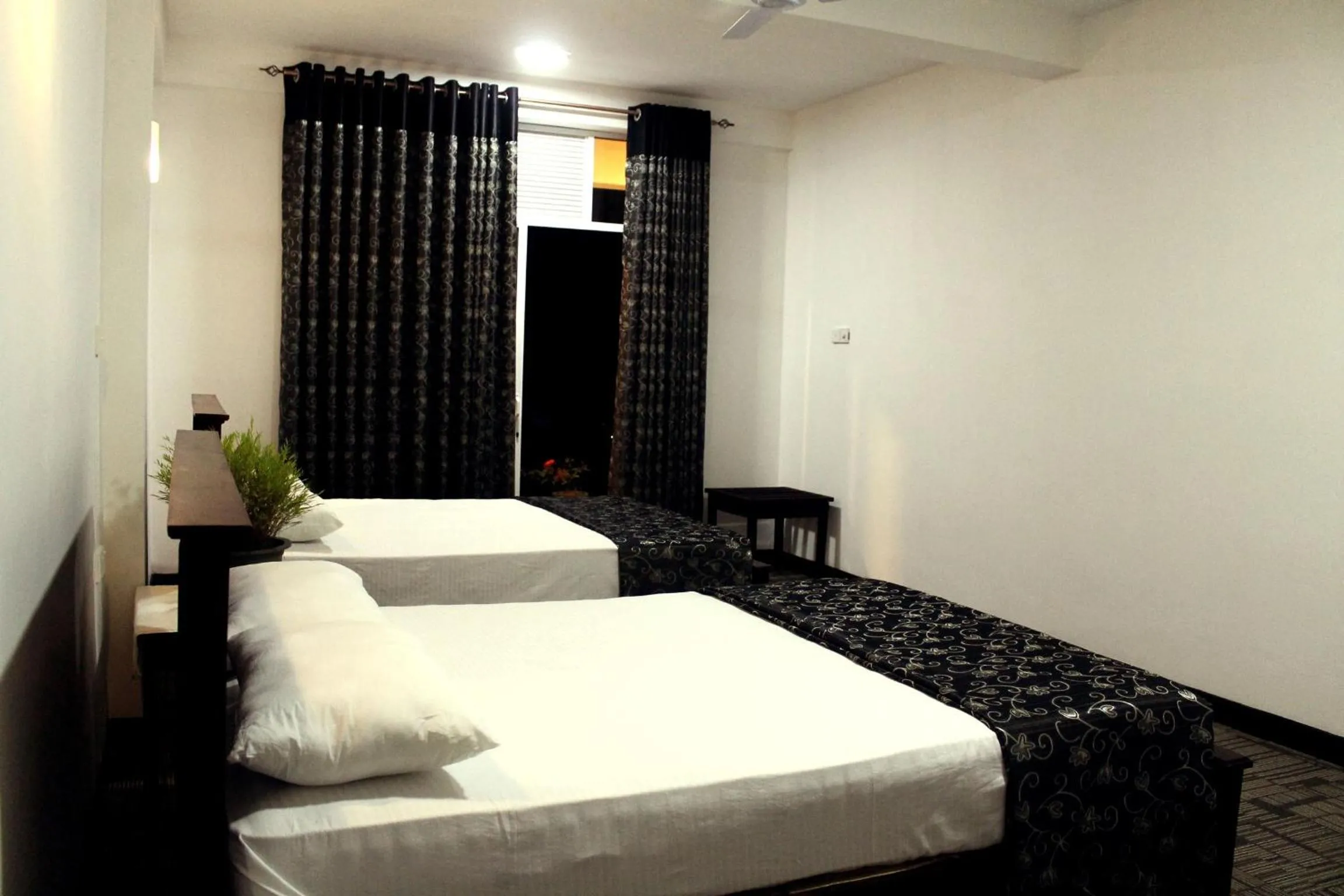 Photo of the whole room, Bed in Ella Rock Land