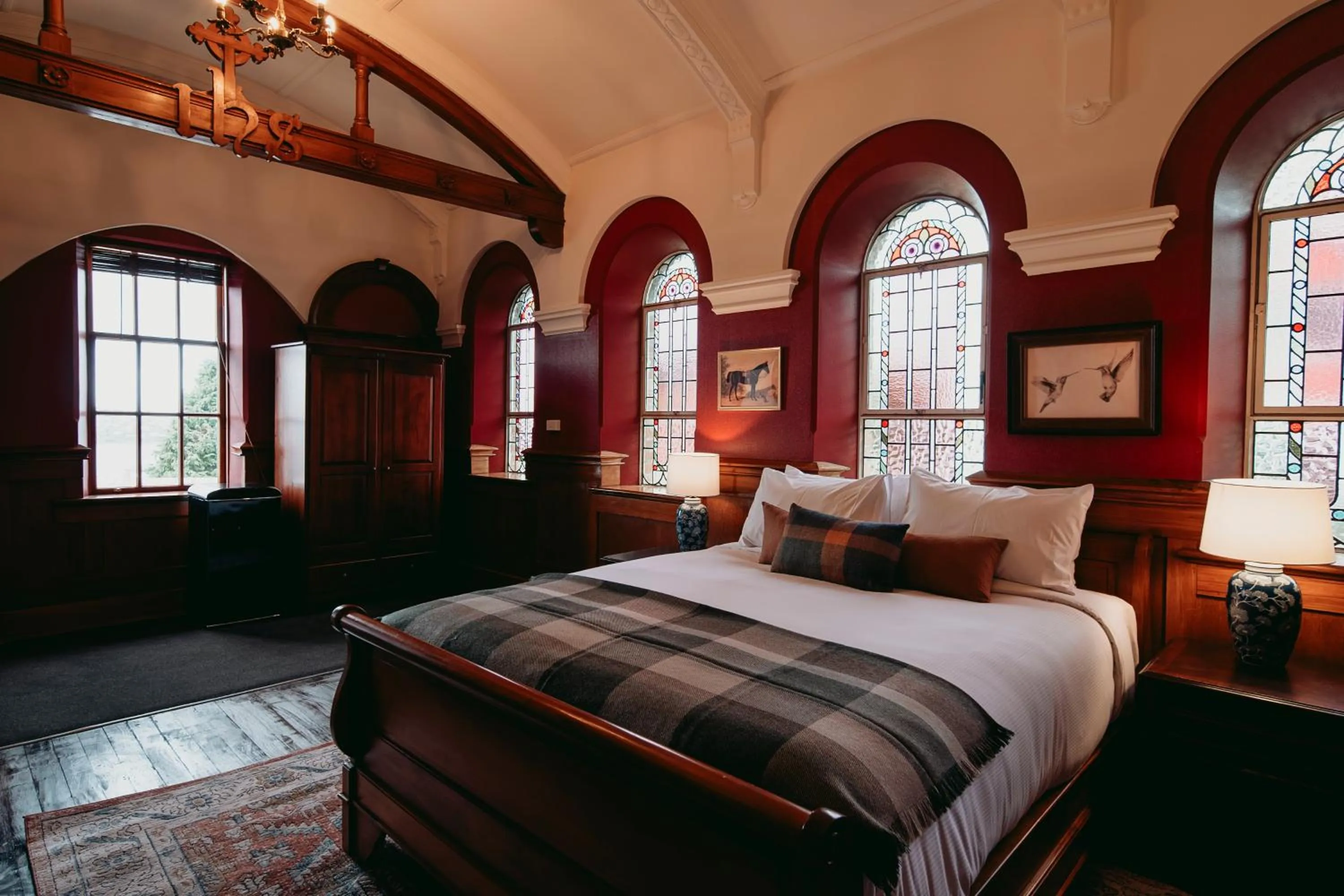 Bed in Dunedin House- Boutique Hotel