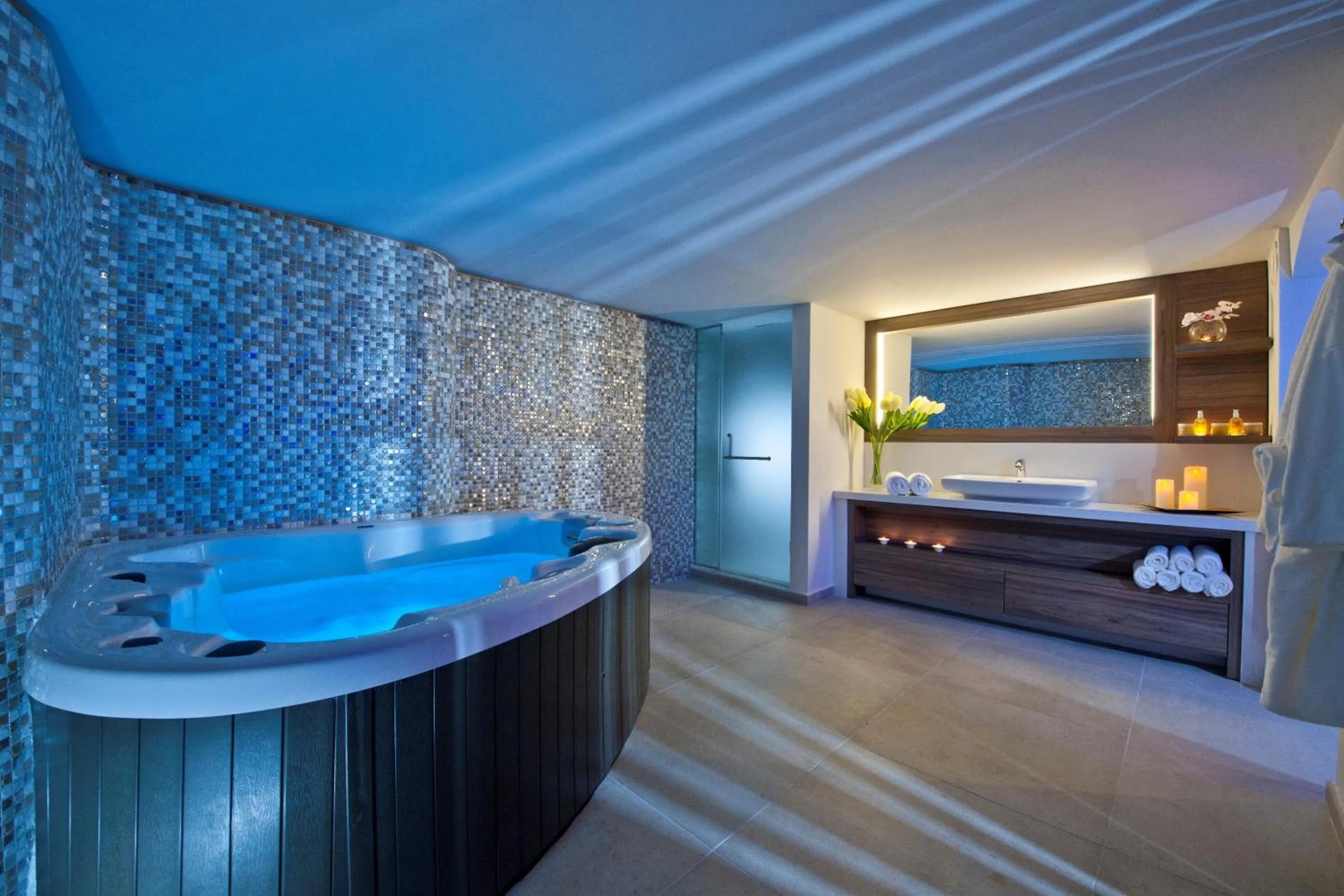 Hot Tub in Pernera Beach Hotel