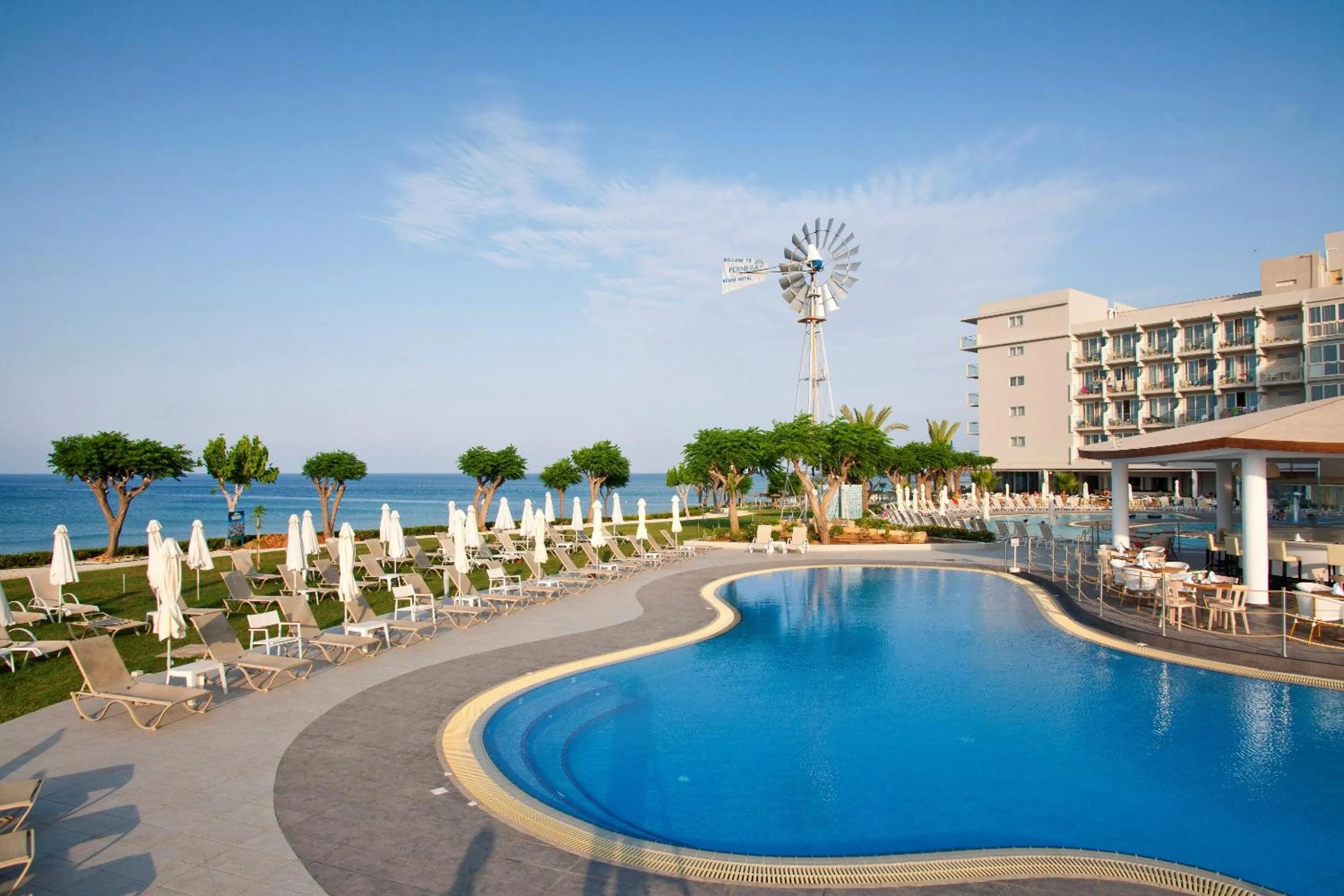 Swimming pool in Pernera Beach Hotel