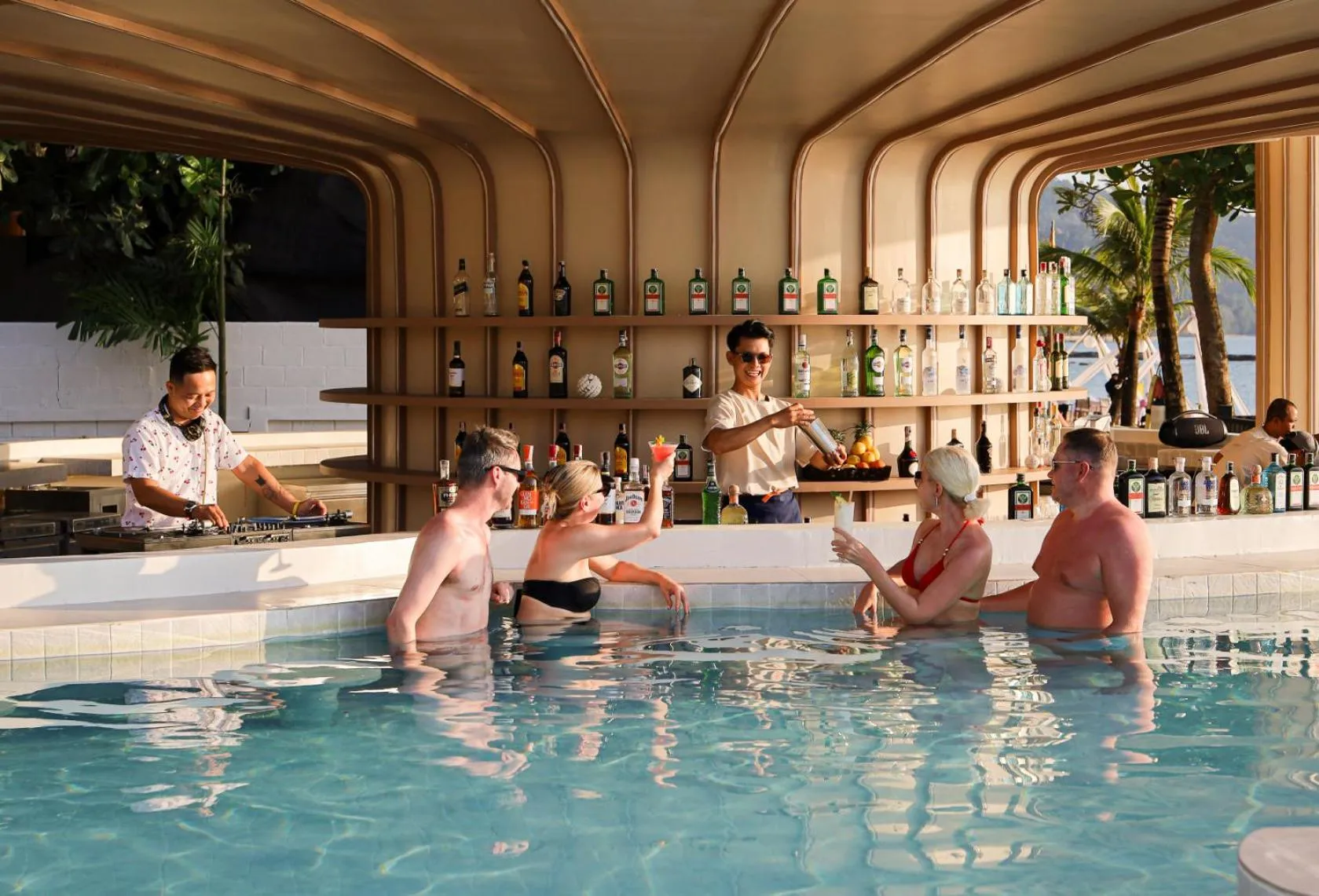 Lounge or bar in La Solaya Khao Lak