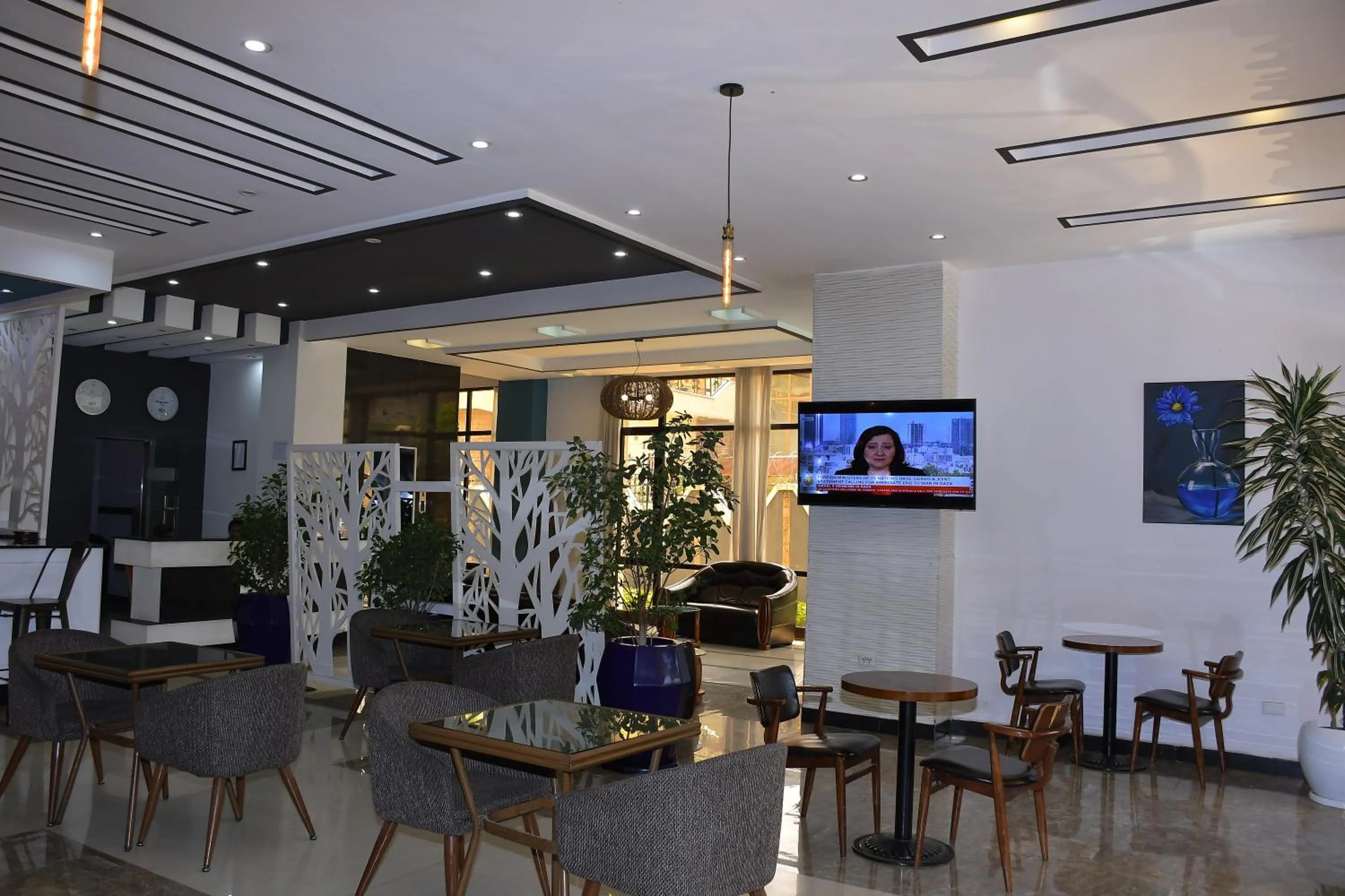 Restaurant/places to eat in Sun View Hotel