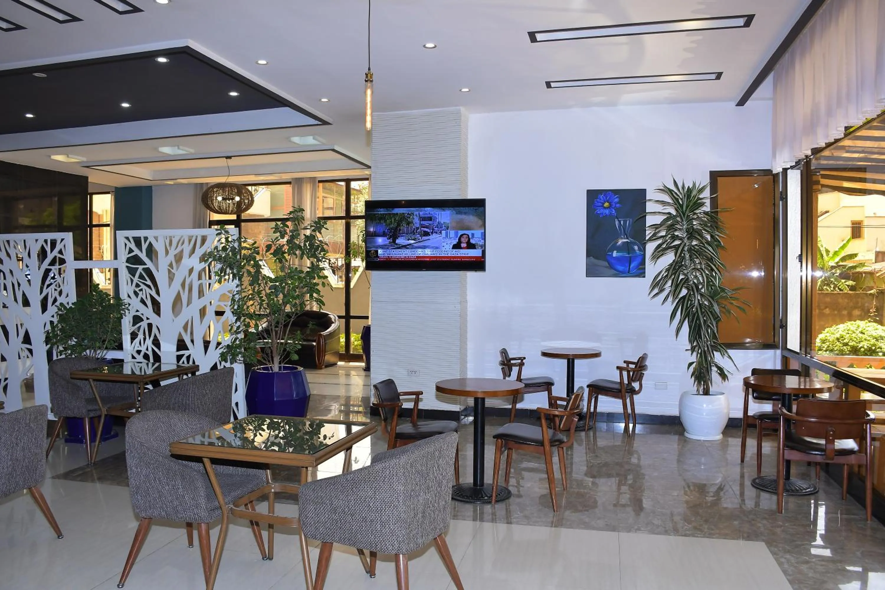 Restaurant/places to eat in Sun View Hotel