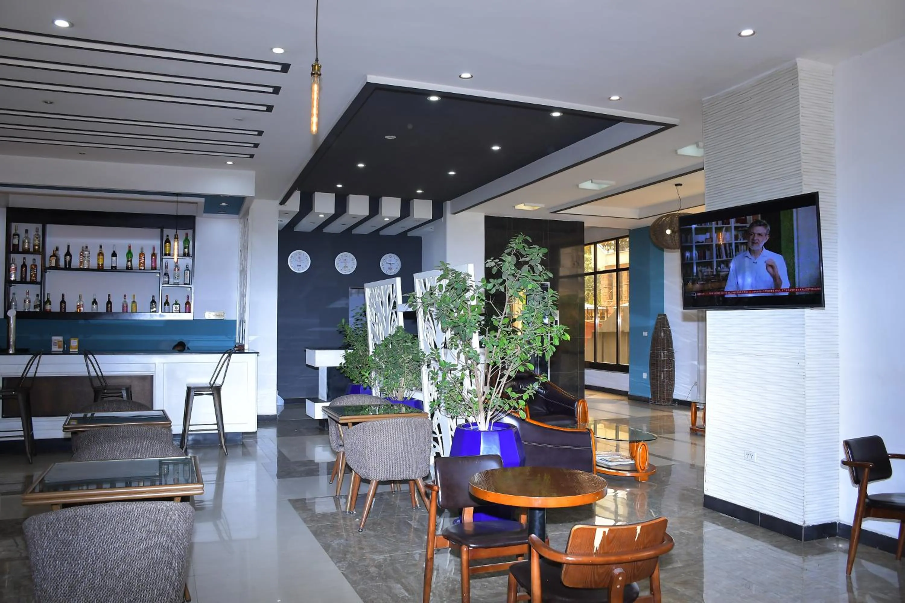 Restaurant/places to eat in Sun View Hotel