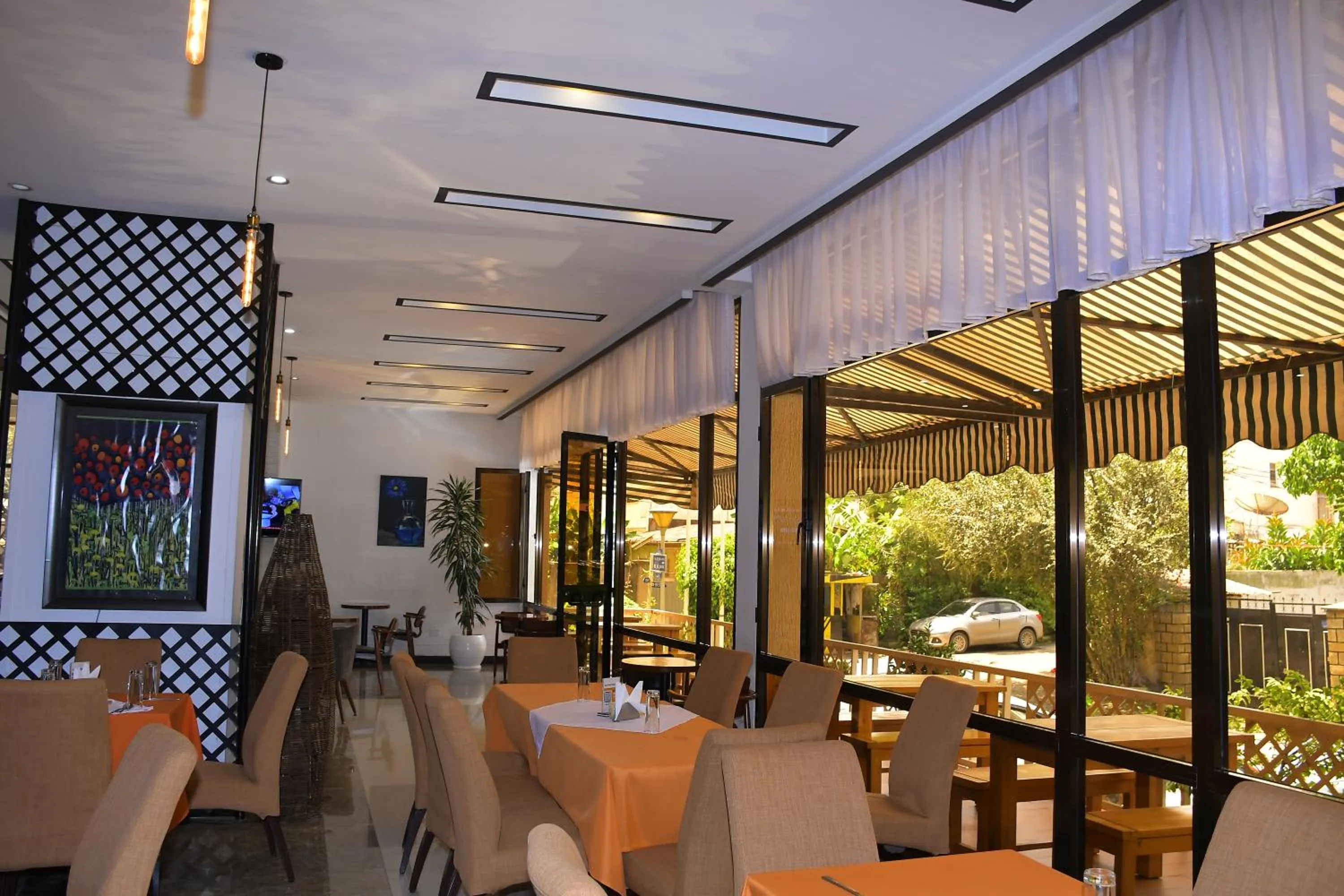 Restaurant/places to eat in Sun View Hotel