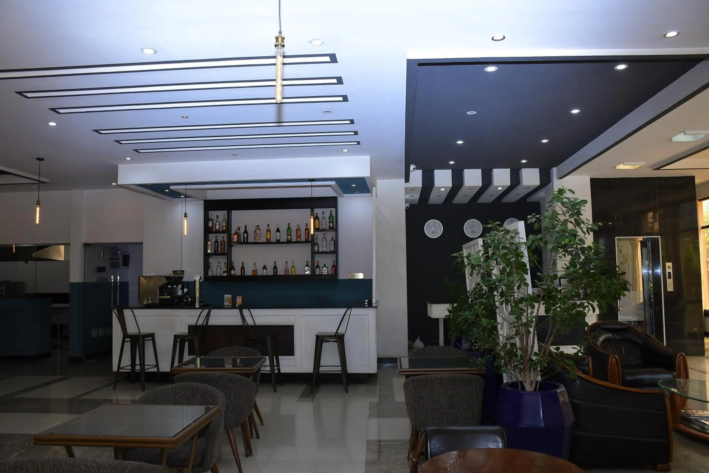 Restaurant/places to eat in Sun View Hotel