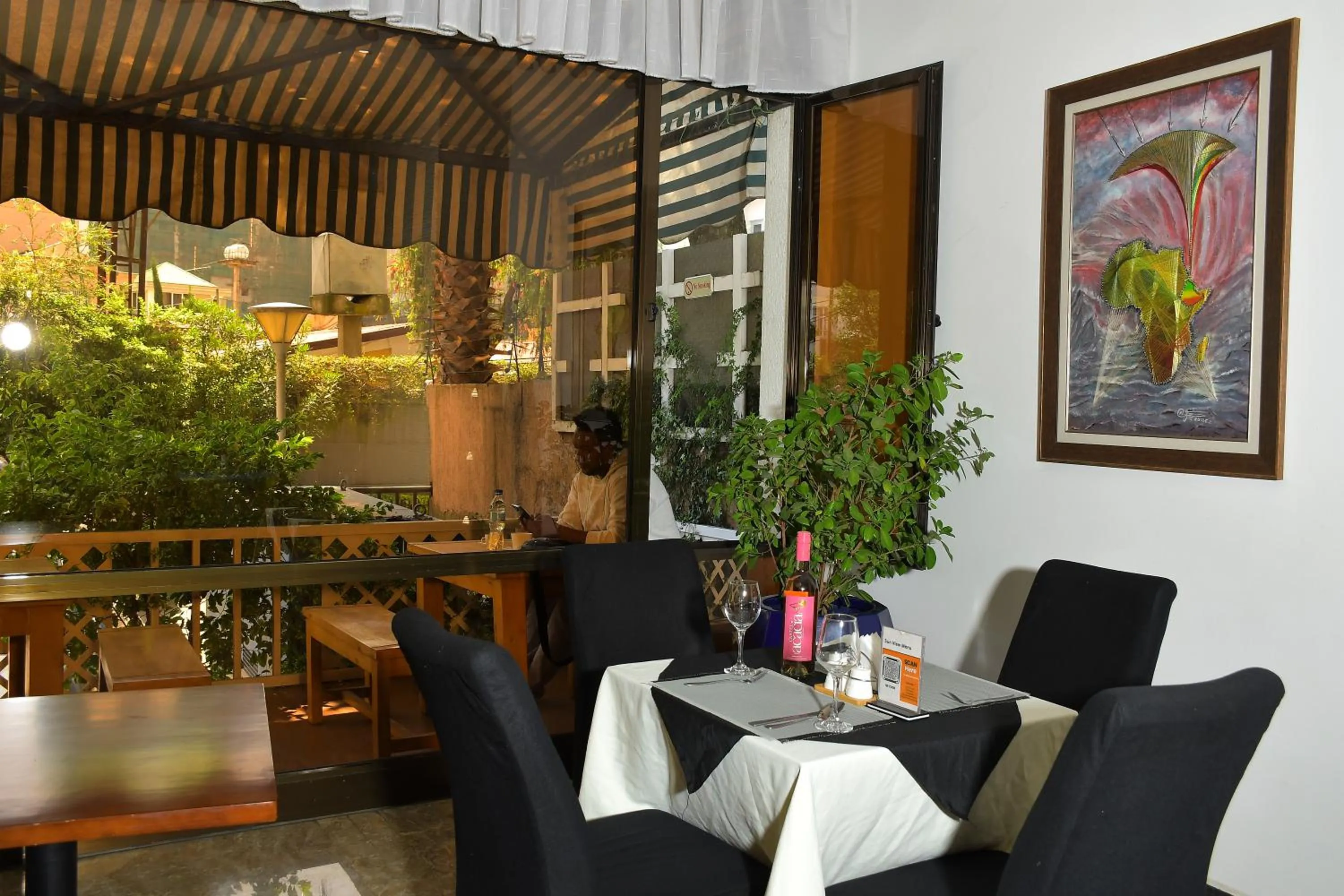 Restaurant/places to eat in Sun View Hotel