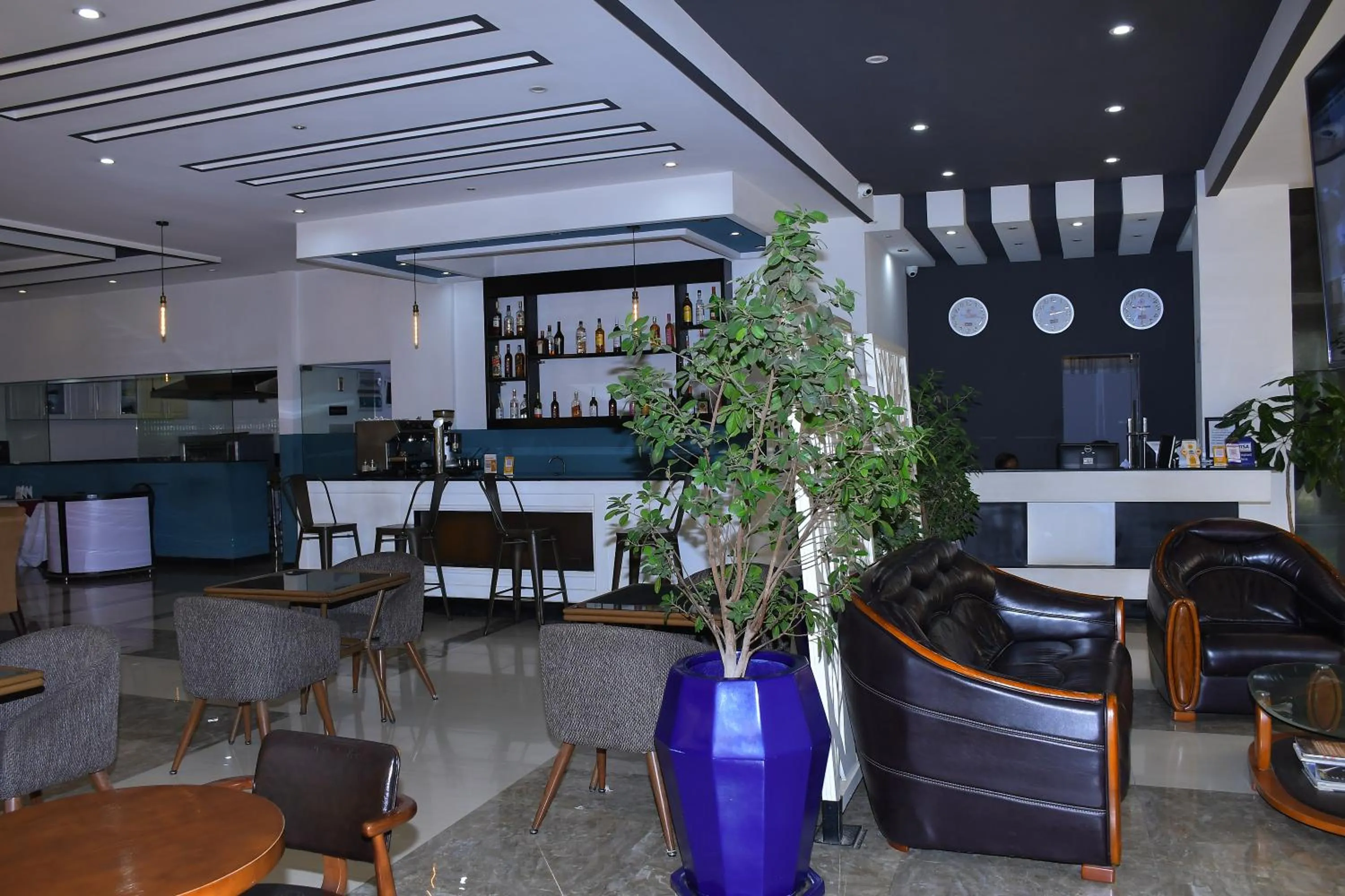 Restaurant/places to eat in Sun View Hotel