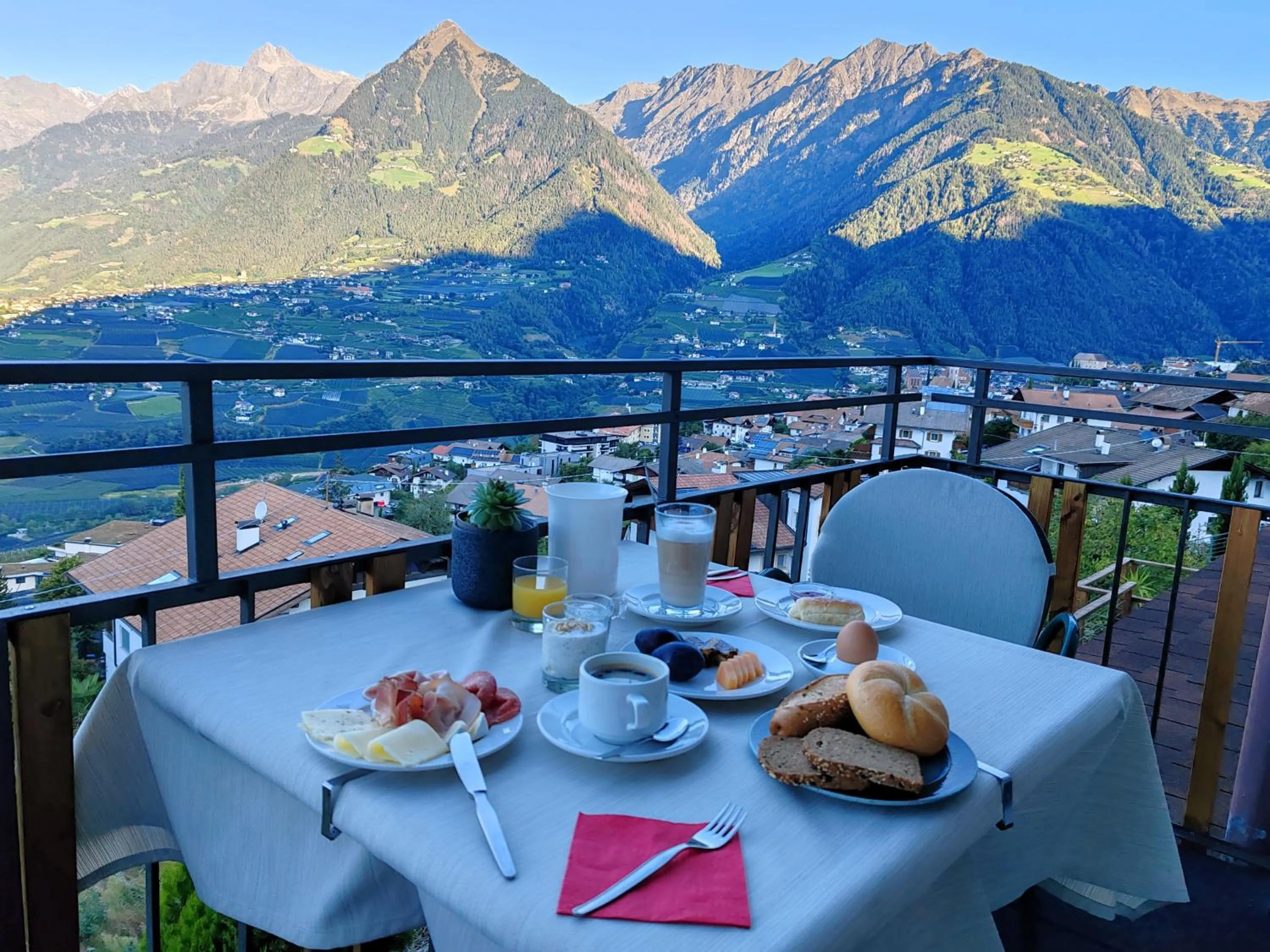 Restaurant/places to eat in Schenna Garni Eden Bed & Breakfast